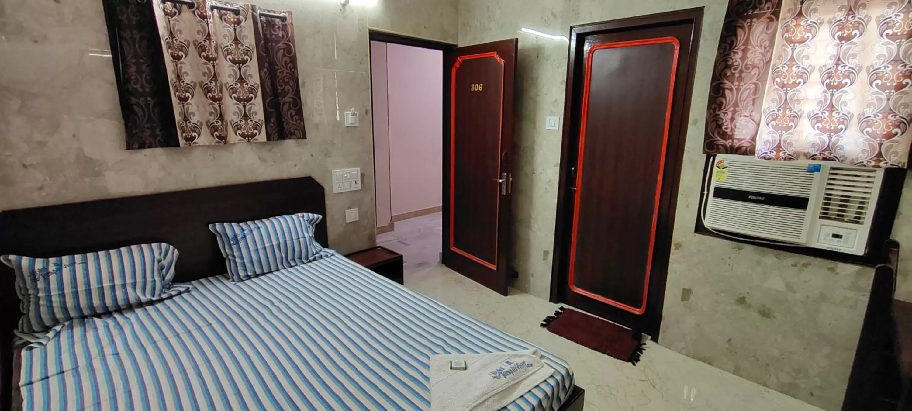 Bed in Hotel Temple View