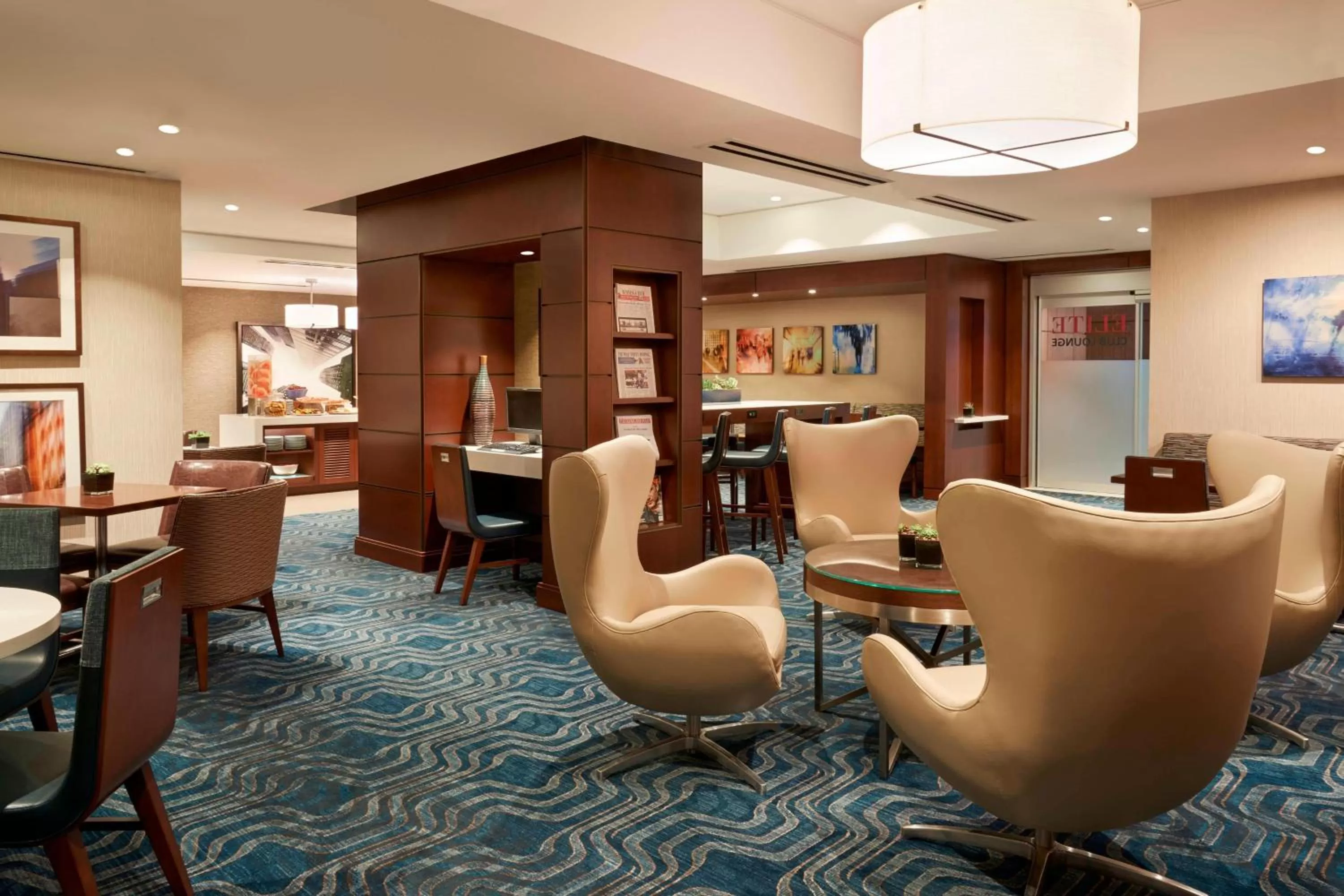 Lounge or bar in Marriott Downtown at CF Toronto Eaton Centre