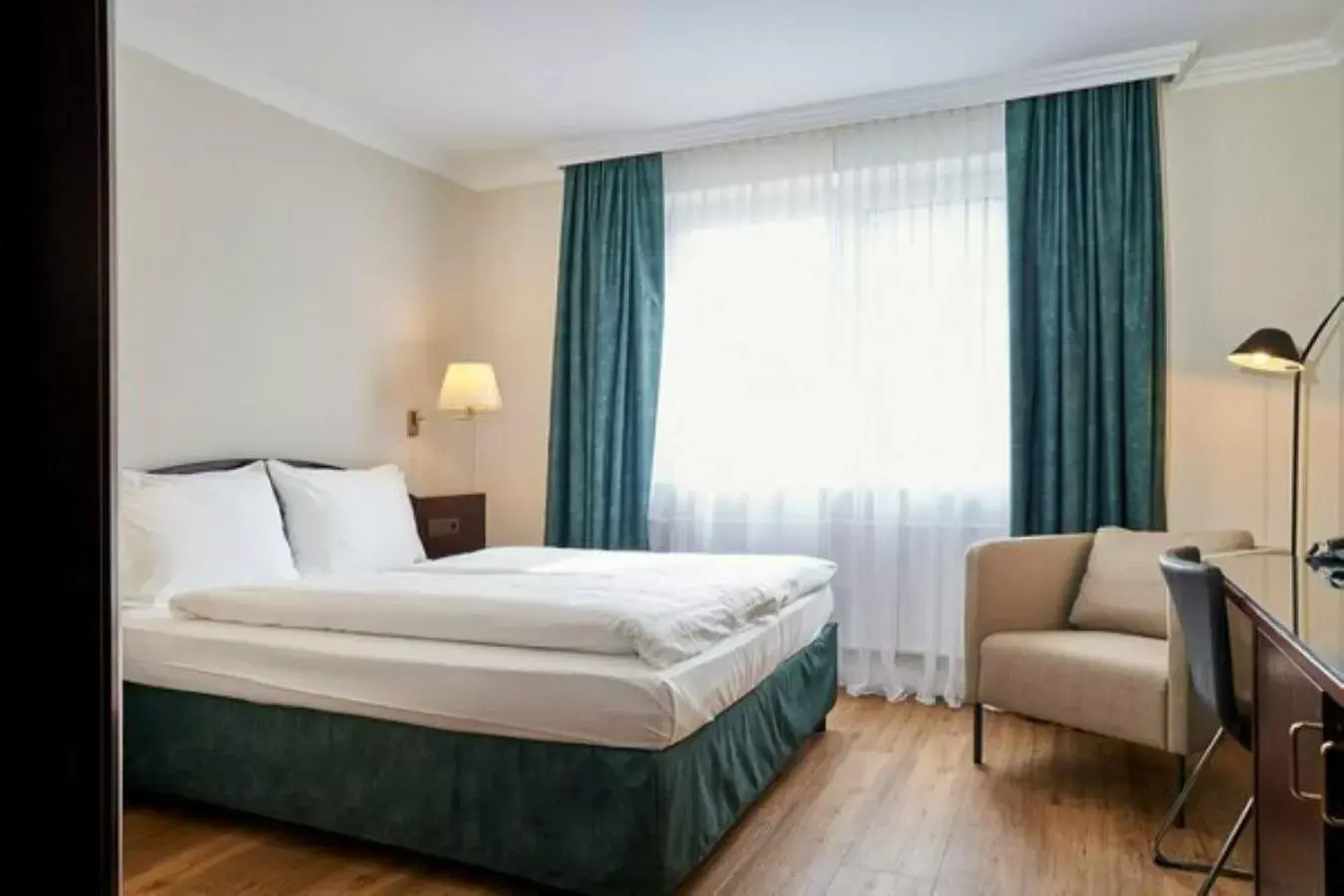 Small Double Room Queensize and Garden view in Hotel Wilhelm Busch Small Double Room Queensize and Garden view in Hotel Wilhelm Busch