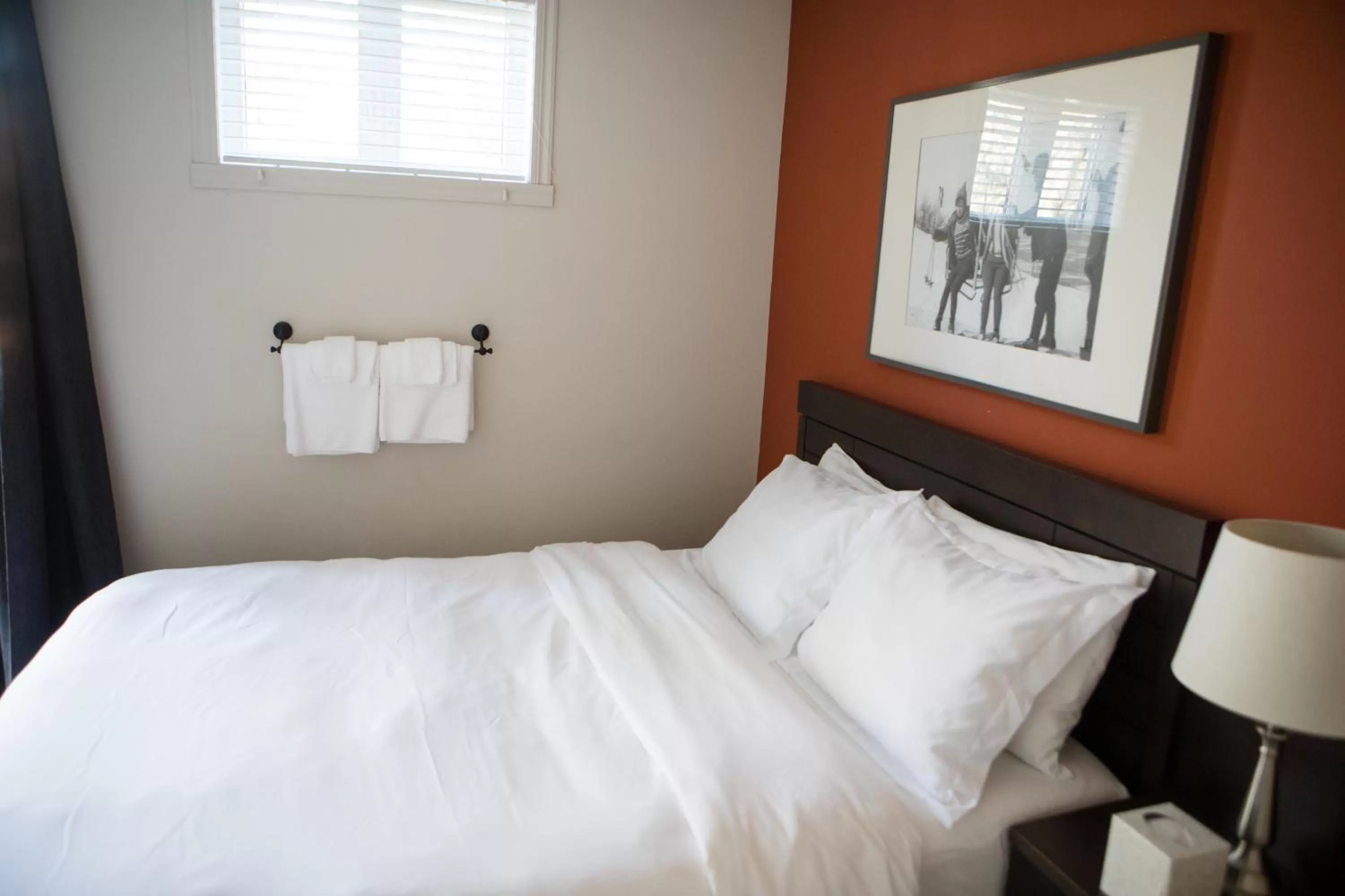 Bed in Le Montagnard, Auberge Hôtel & Chalets