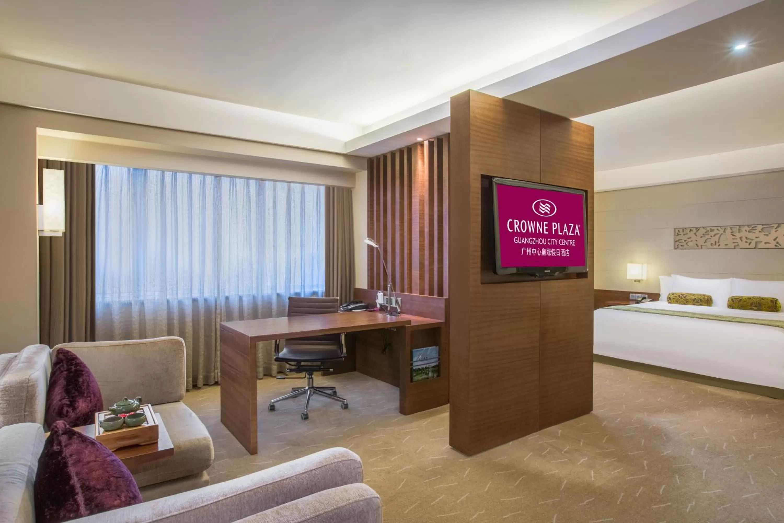 Photo of the whole room, Bed in Crowne Plaza Guangzhou City Centre by IHG