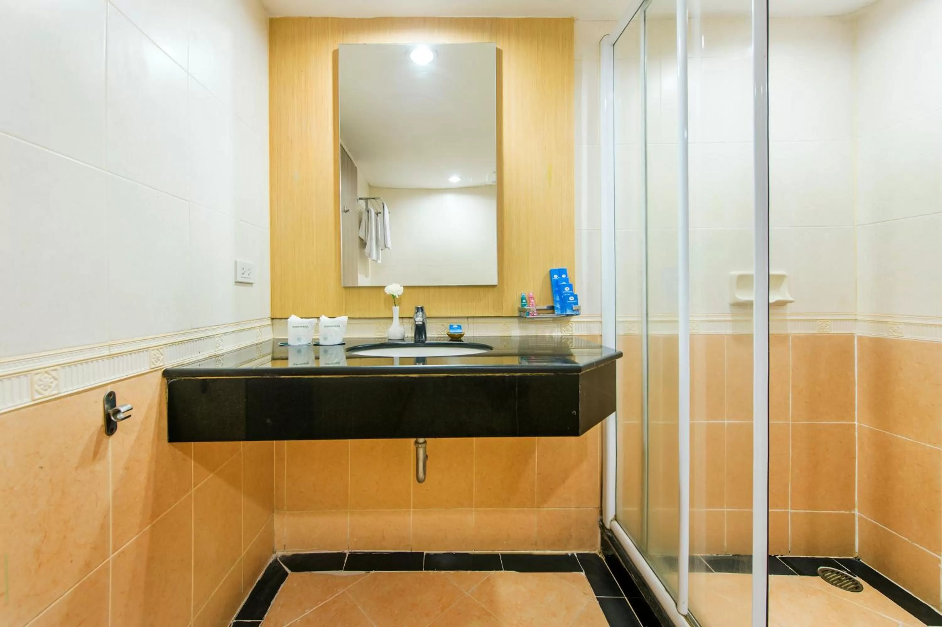 Bathroom in Jomtien Palm Beach Hotel and Resort