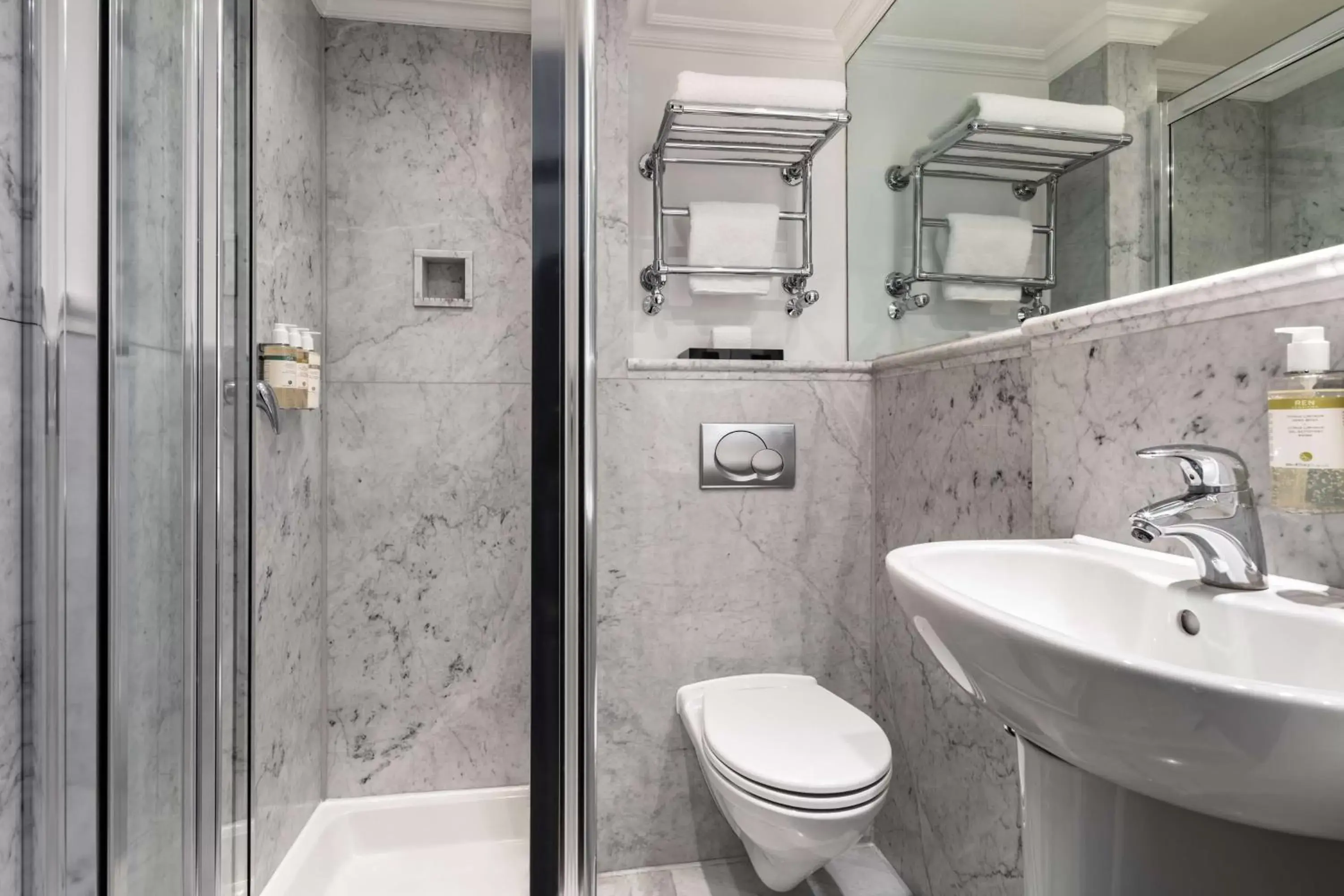 Single Room in Radisson Blu Edwardian Grafton Hotel, London Single Room in Radisson Blu Edwardian Grafton Hotel, London