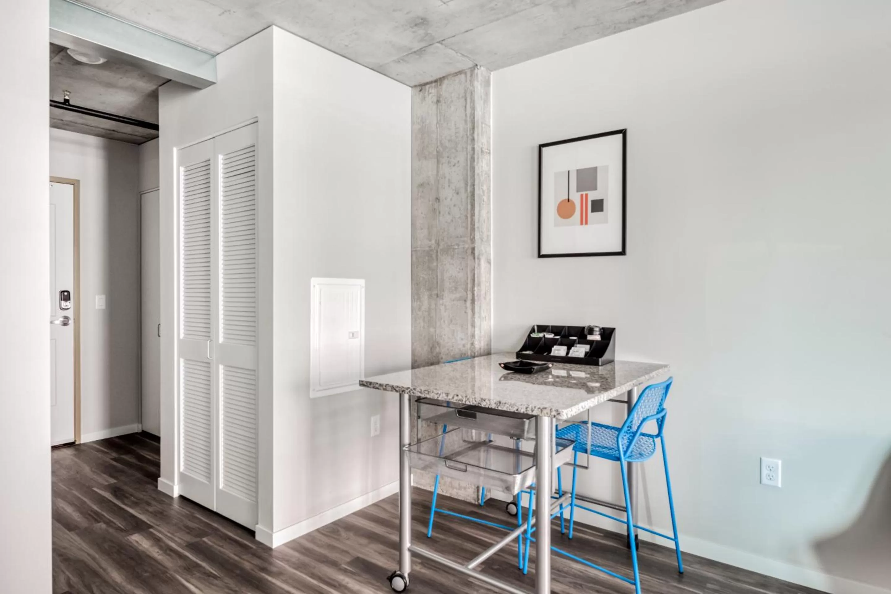 Dining Area in Mint House Minneapolis - Downtown West