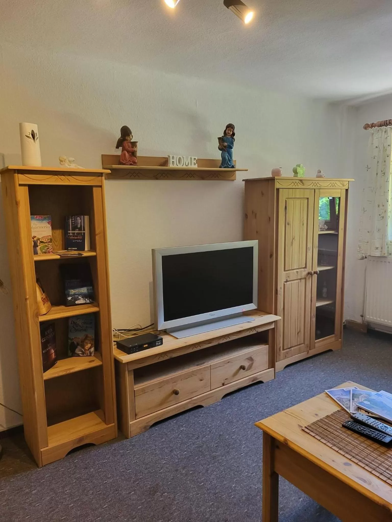 TV/Entertainment Center in Gasthaus Staufenbrücke