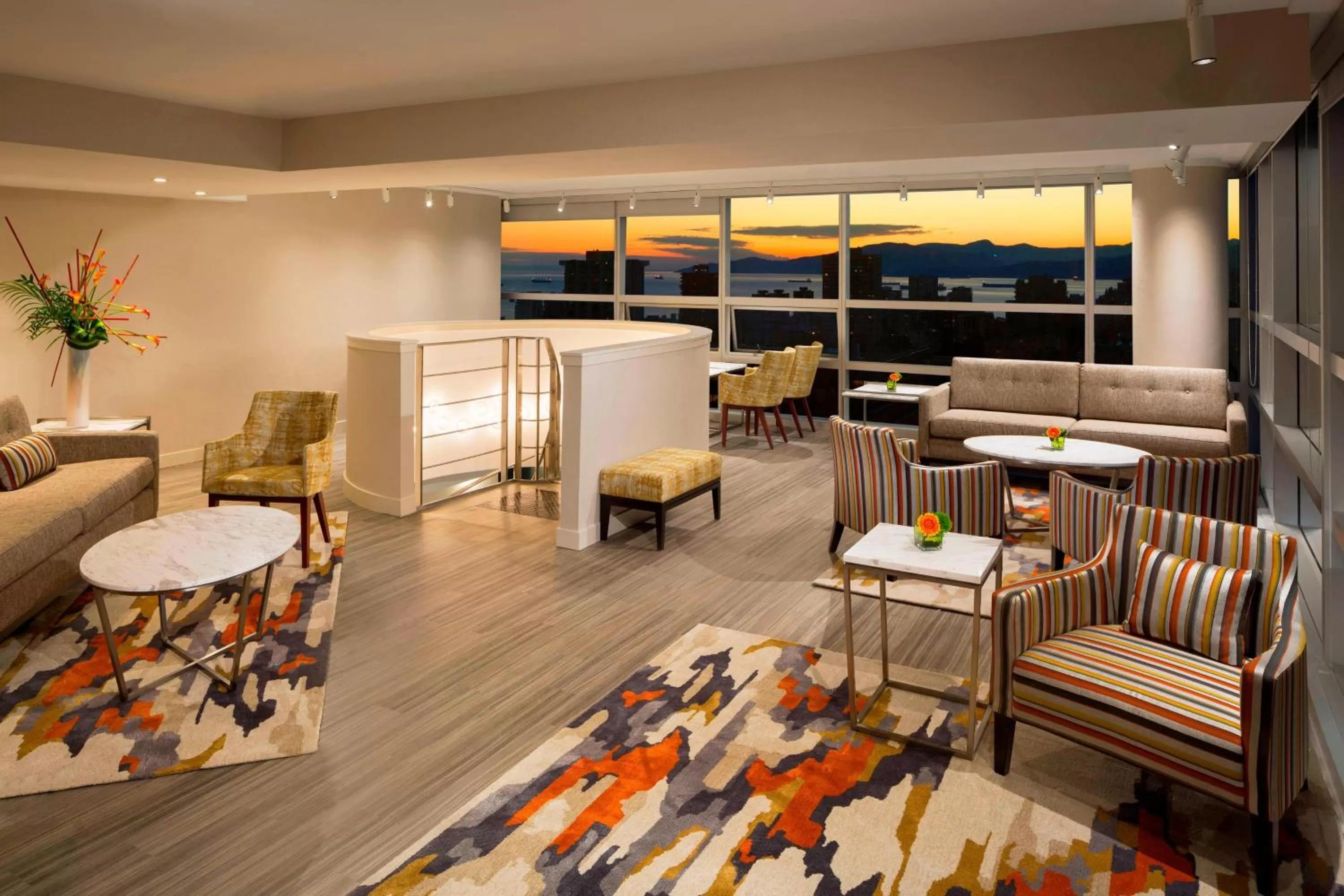 Lounge or bar in Sheraton Vancouver Wall Centre