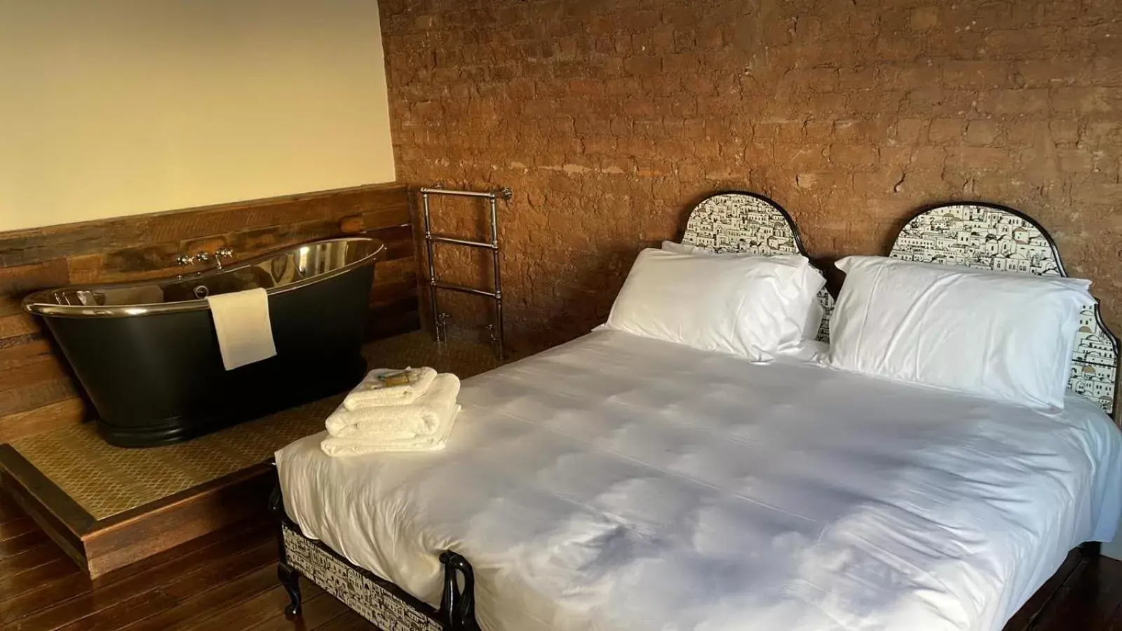 Deluxe Double Room with Bath in The Palm Deluxe Double Room with Bath in The Palm