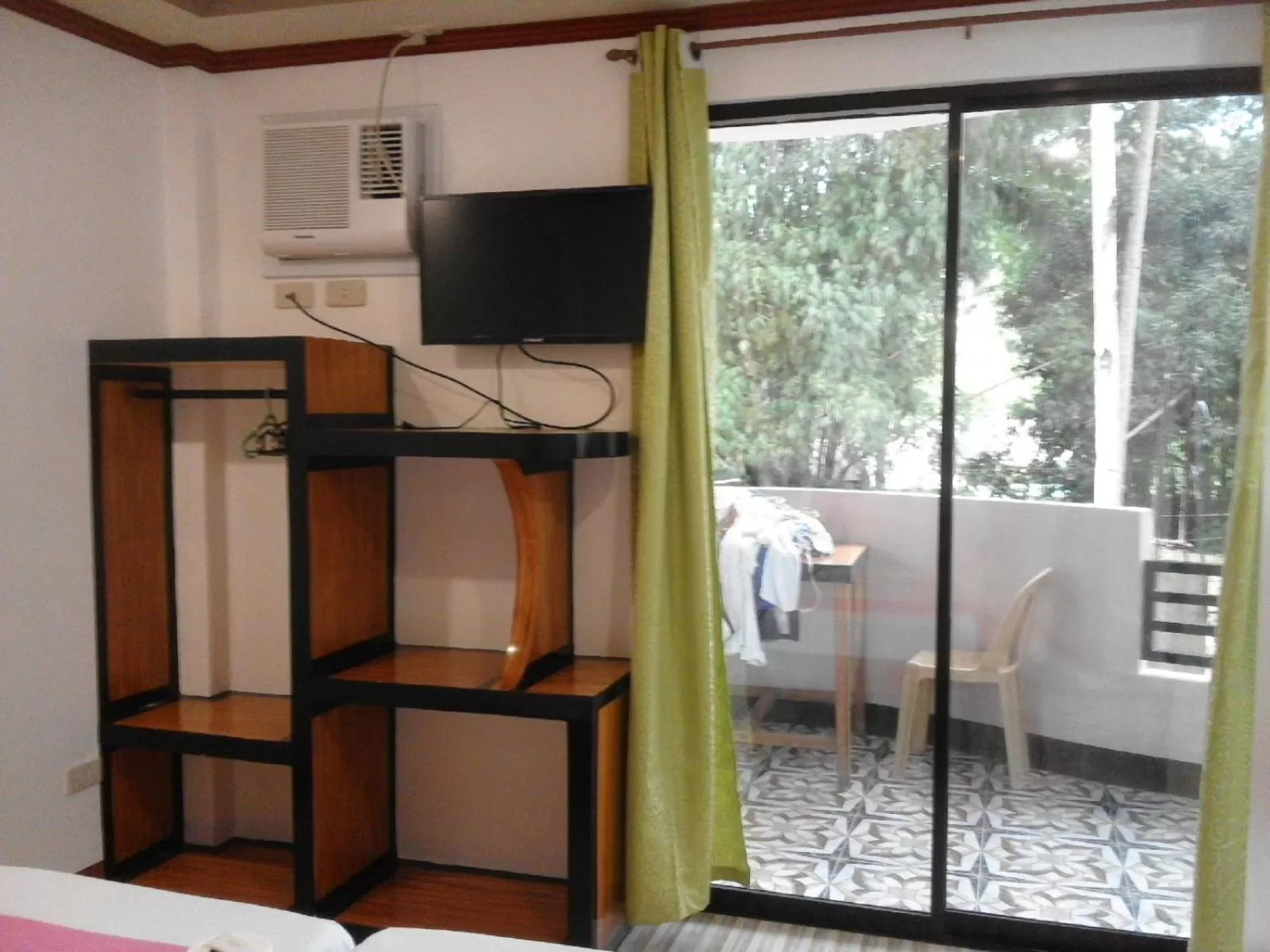 Photo of the whole room in Vali-Joe Travel Lodge