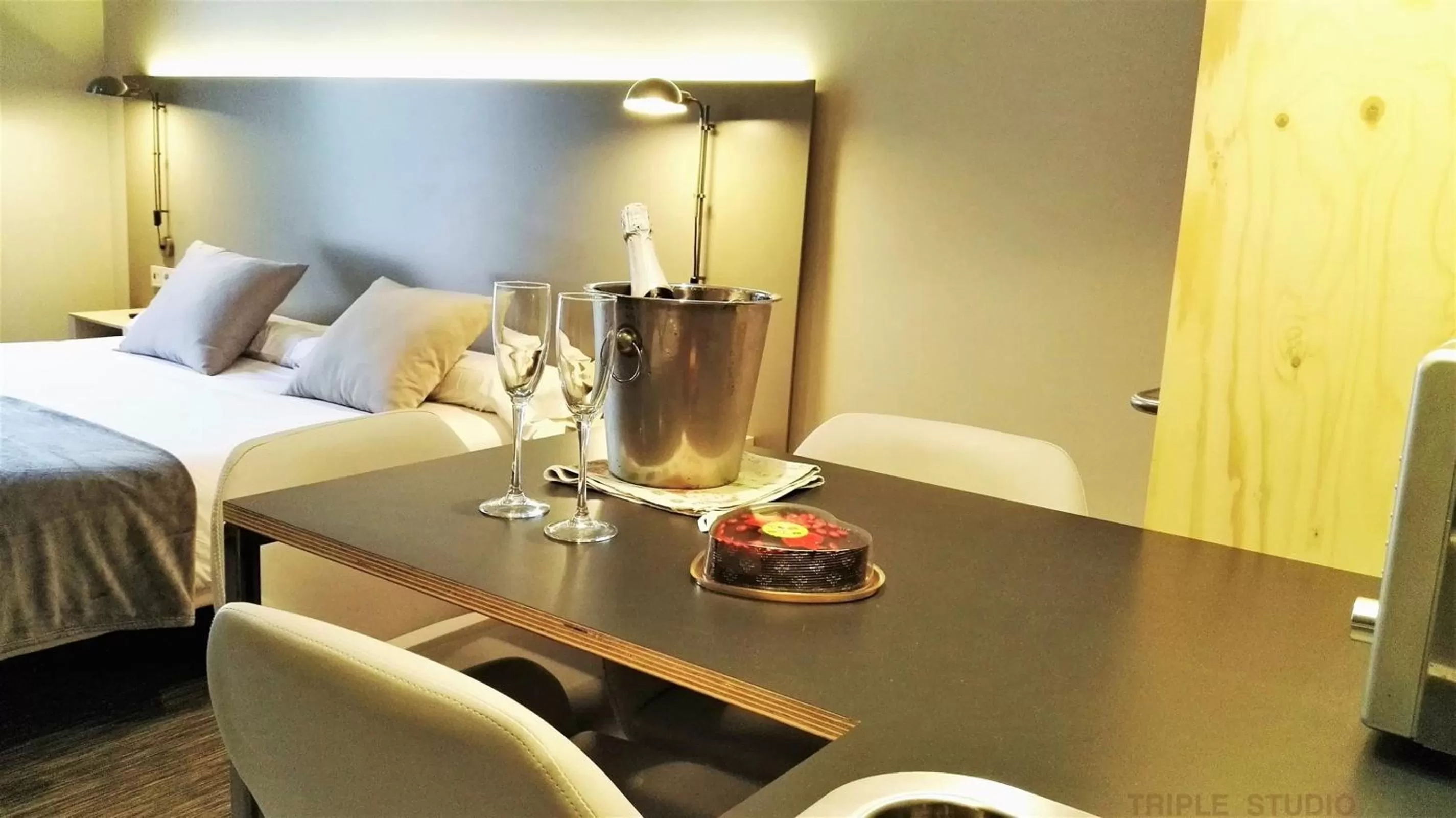 Seating area, Bed in Casa Abamita