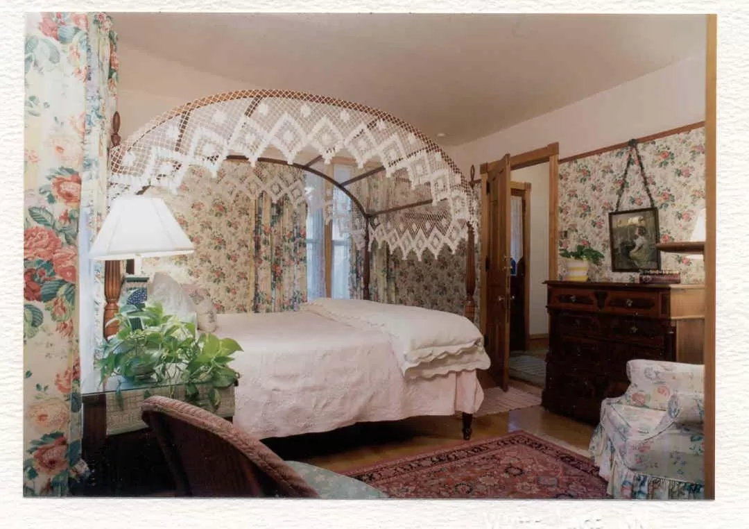 Bed in White Lace Inn