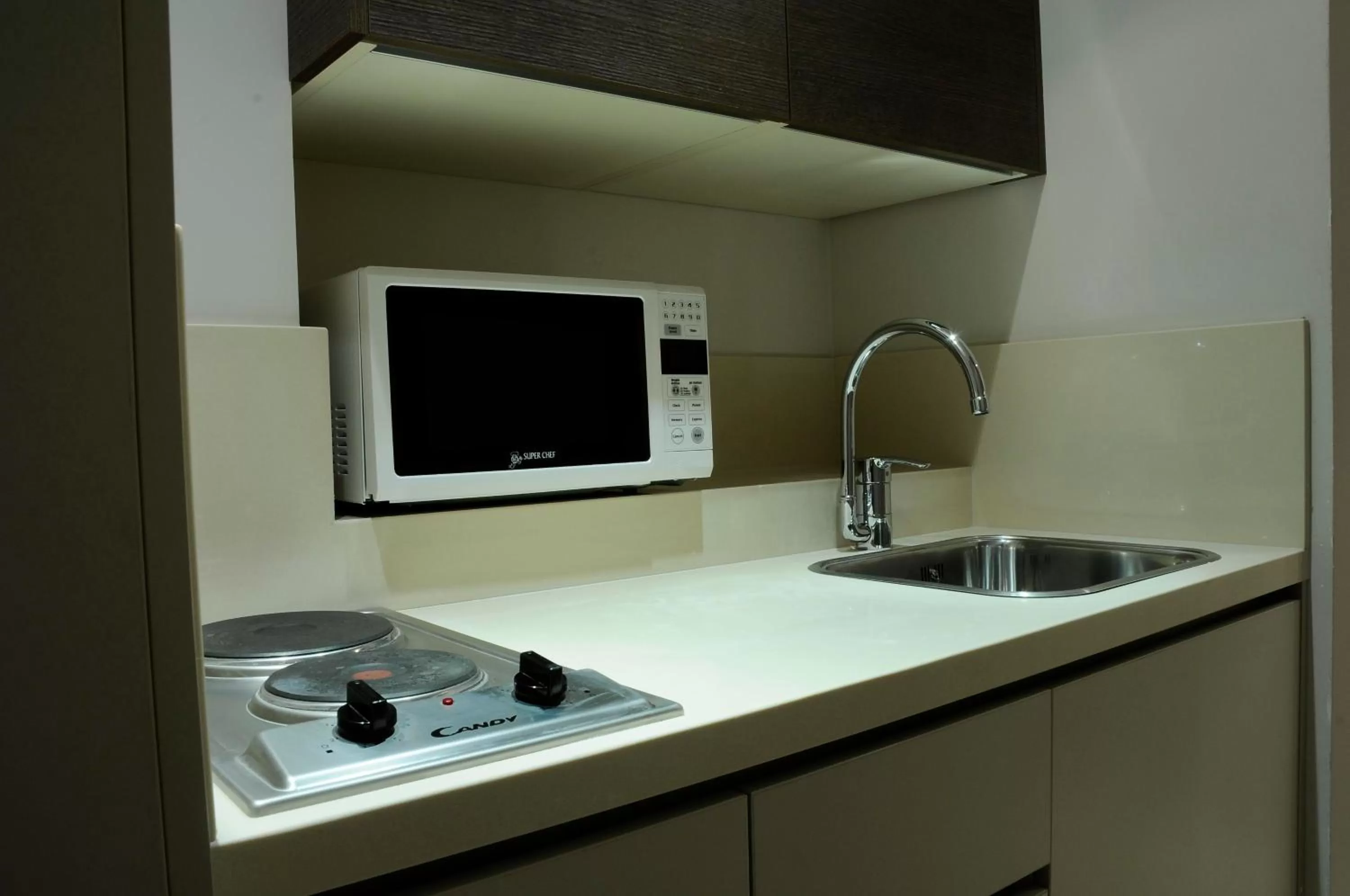 Kitchen or kitchenette, Kitchen/Kitchenette in Country Lodge Hotel & Resort Beirut