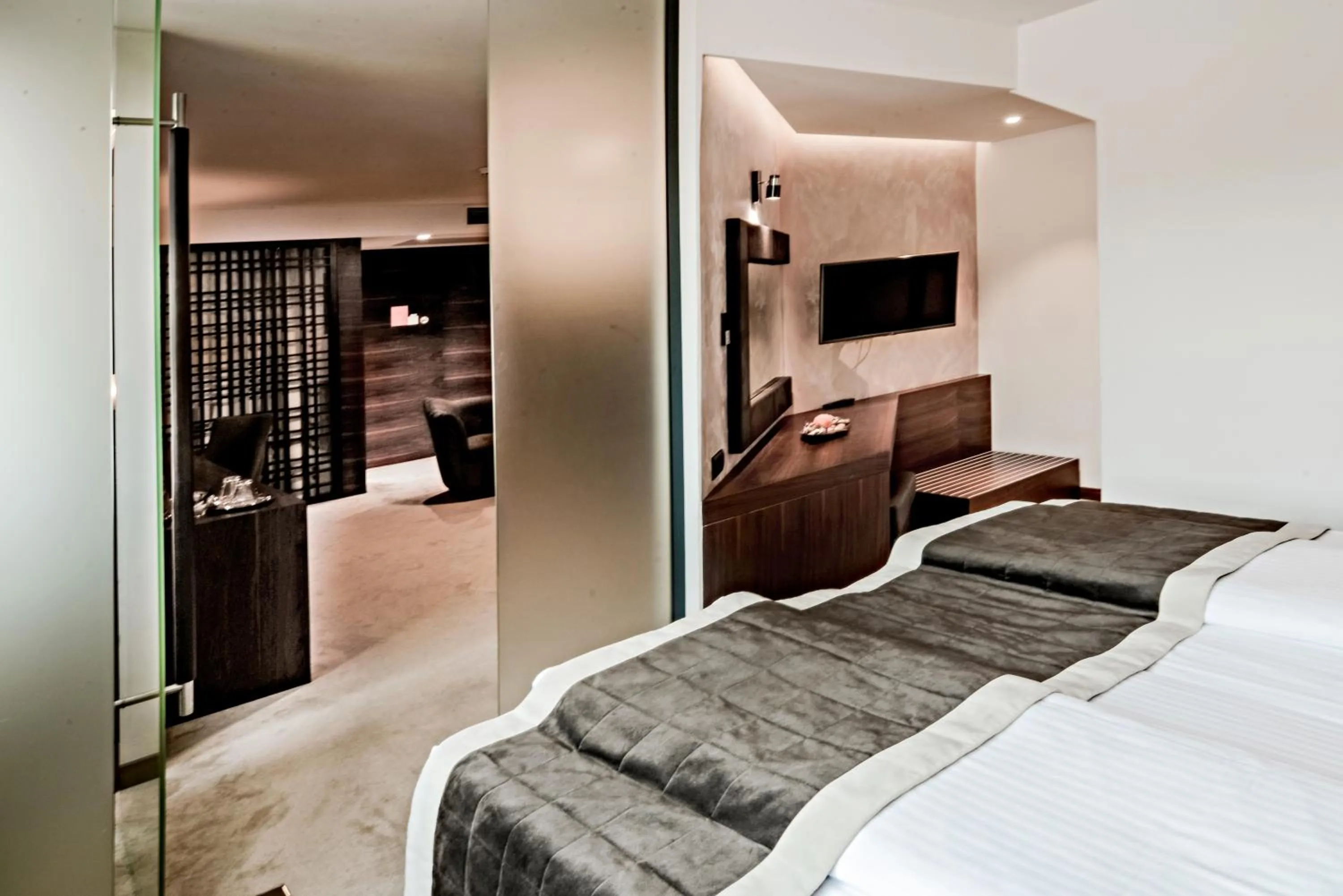 Bedroom, Bed in Hotel President Sarajevo