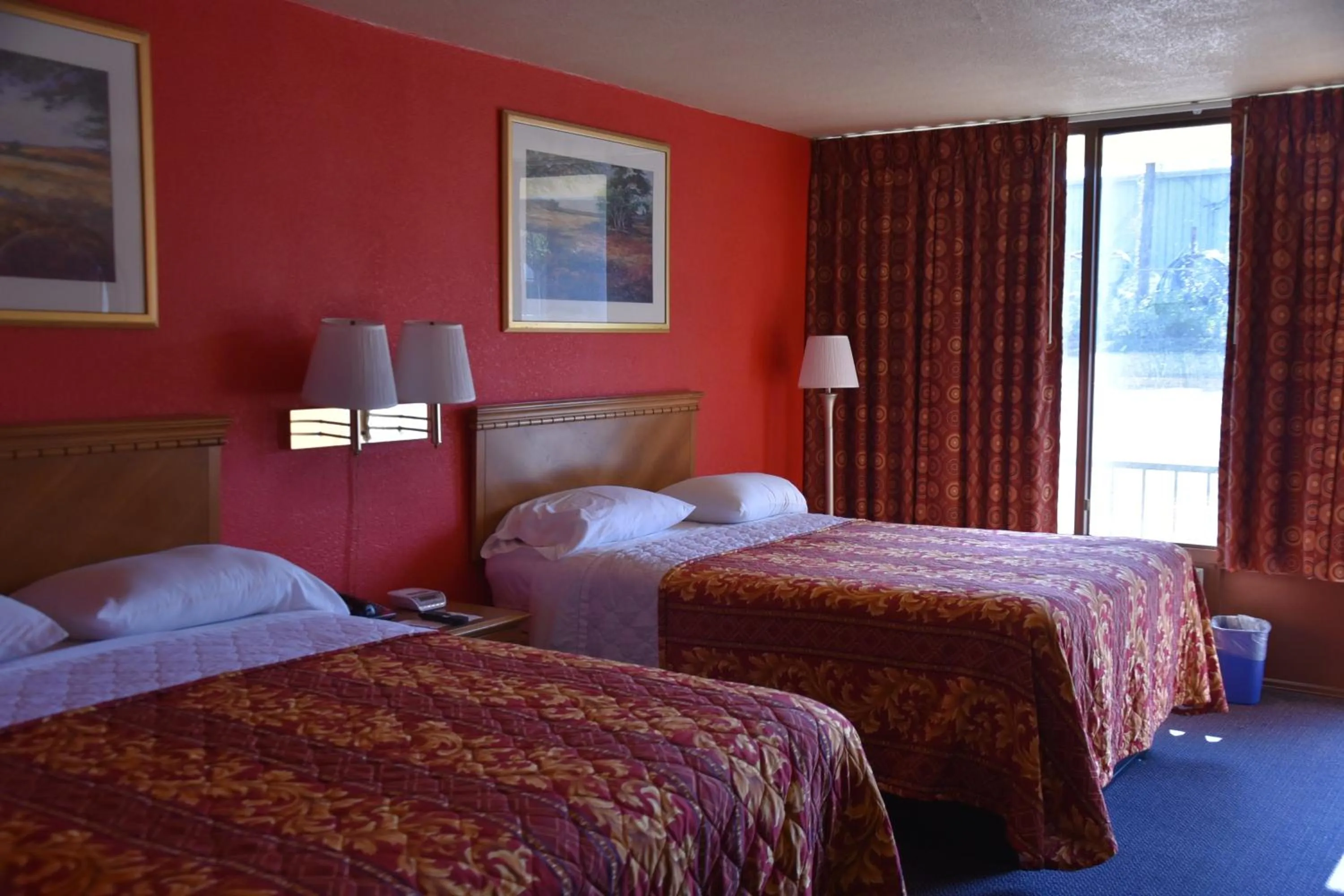 Bed in Homeplace Inn