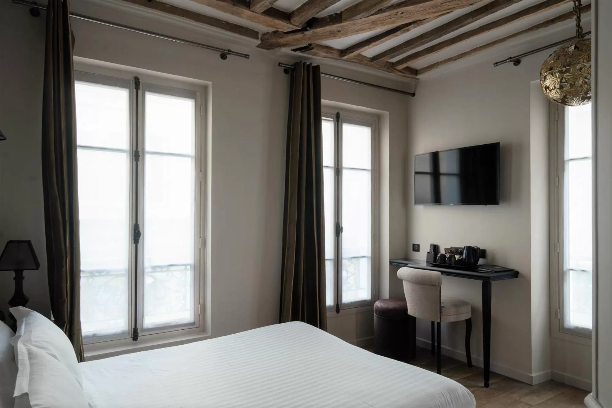 TV and multimedia, Bed in Hotel Saint-Louis en L'Isle - Notre-Dame