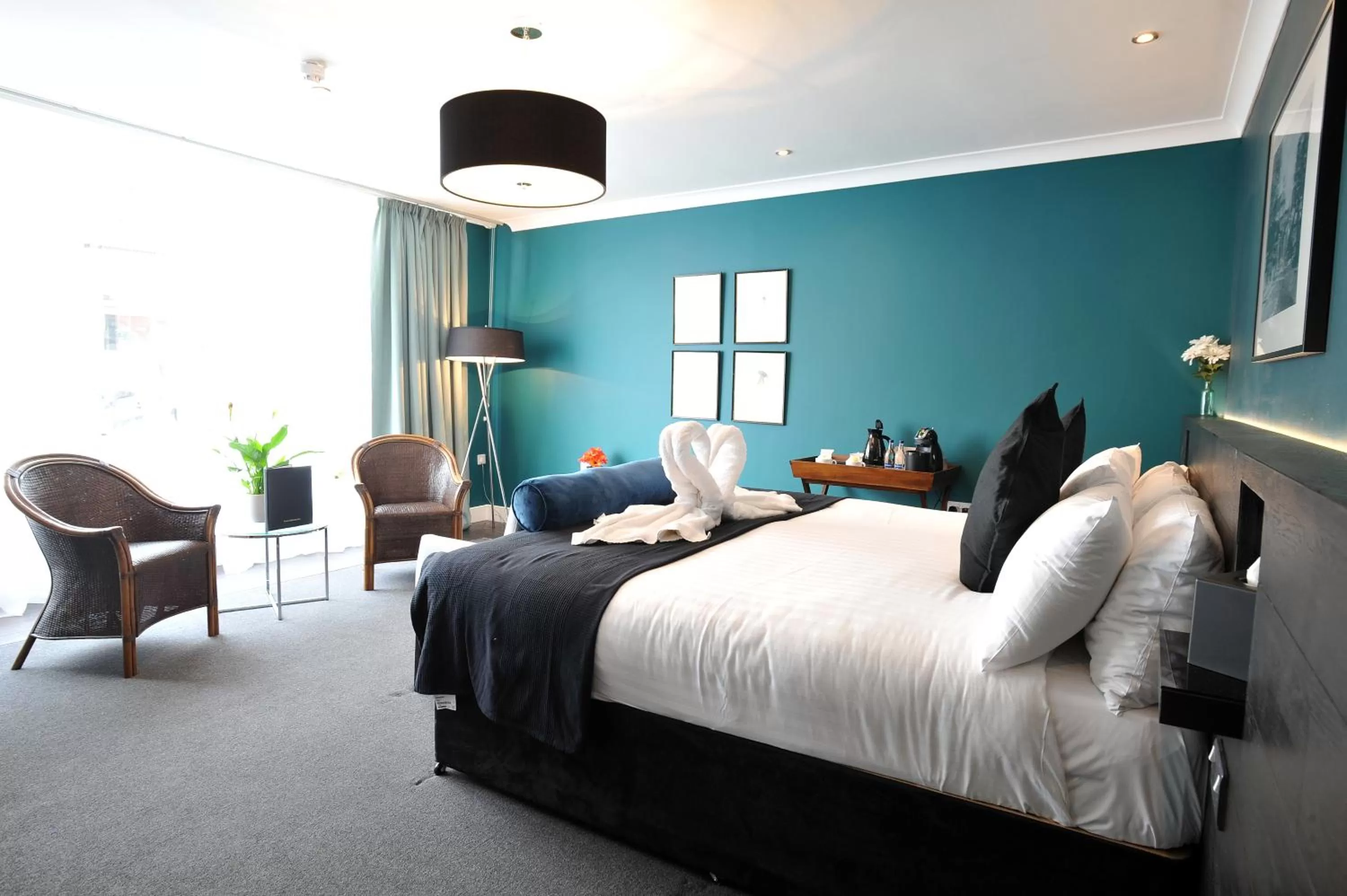 Photo of the whole room, Bed in The Kings Arms Hotel