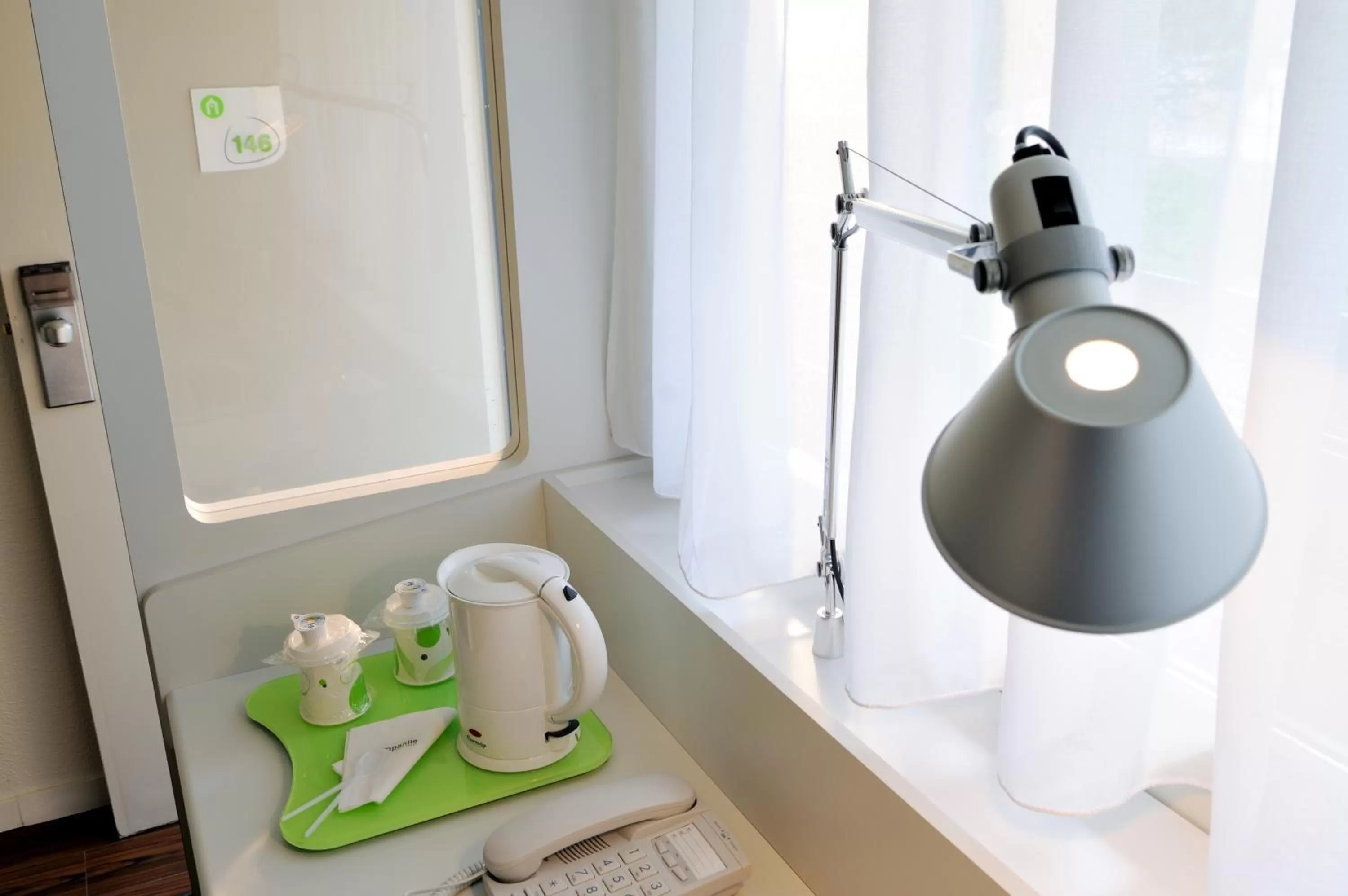 Coffee/tea facilities in Campanile Château-Thierry