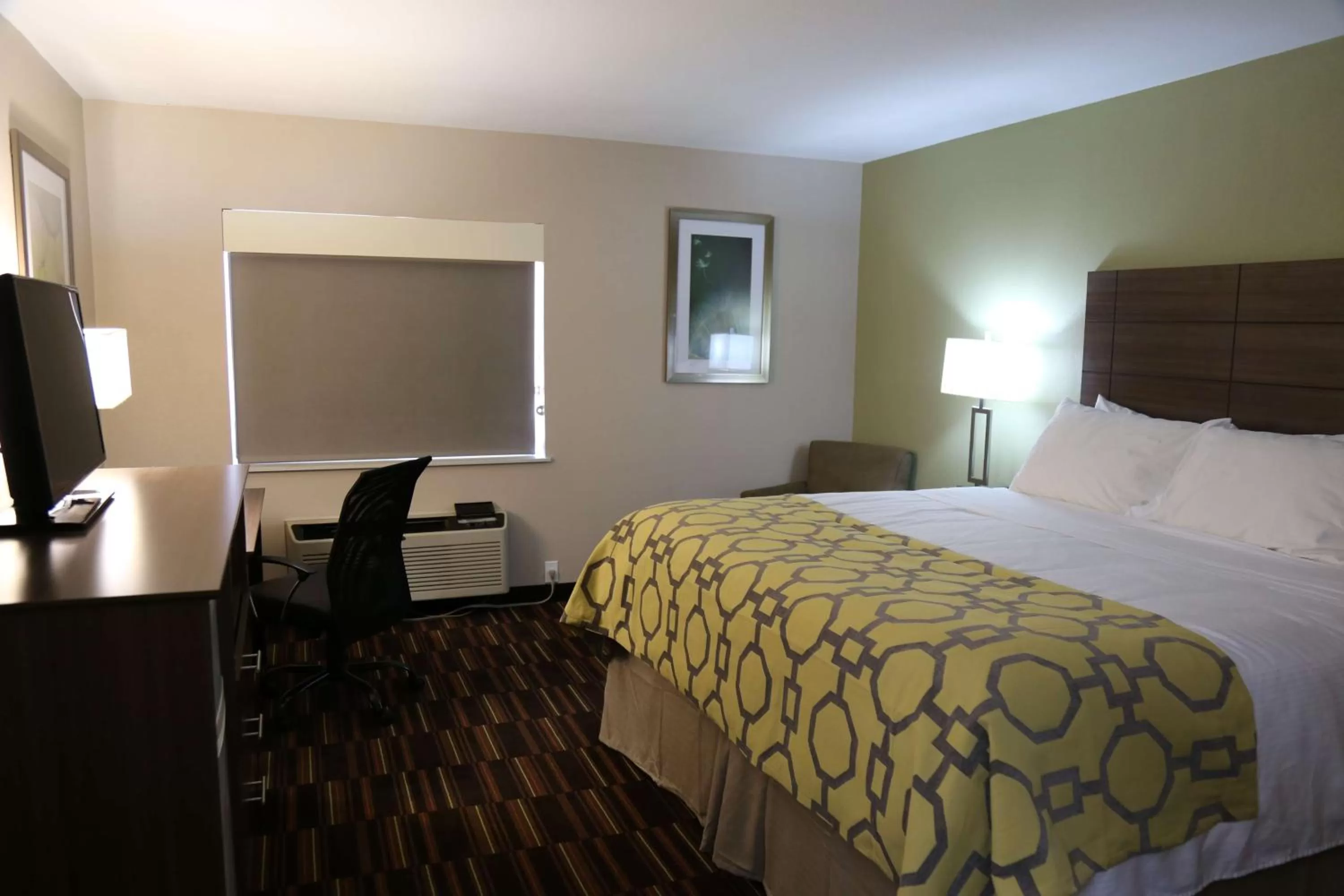 Photo of the whole room, Bed in Baymont by Wyndham Plano