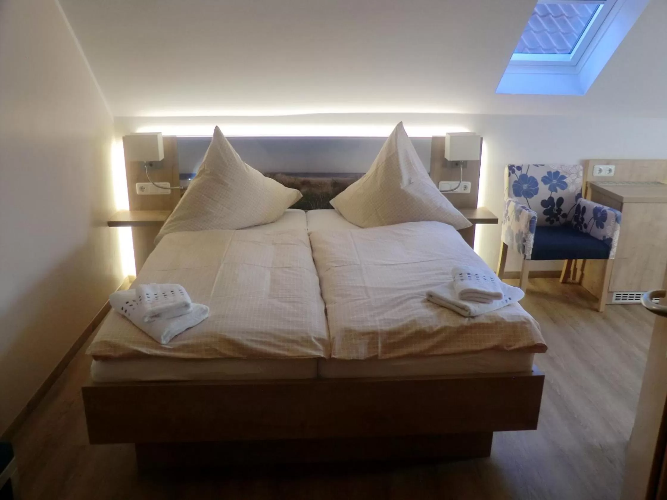 Photo of the whole room, Bed in Hotel Pension Am Hafen