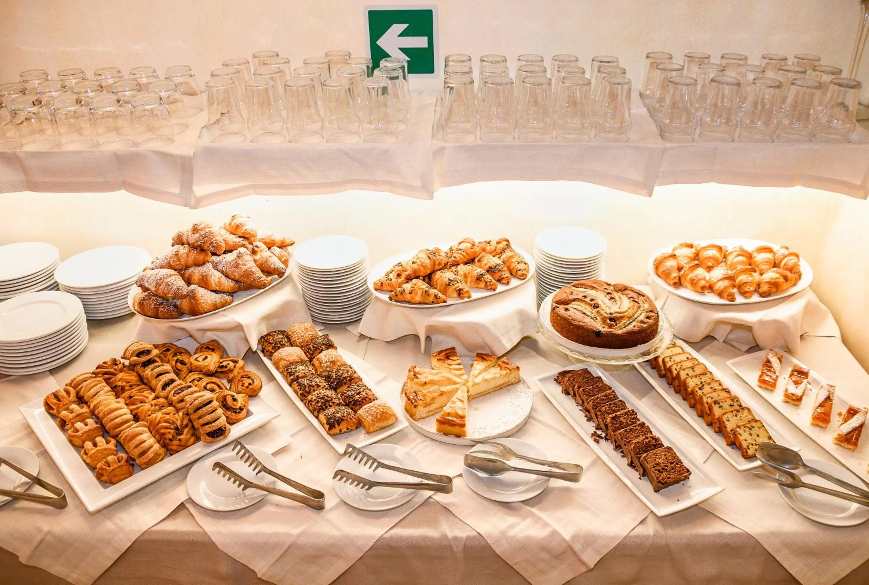 Food and drinks in Hotel Villa Cheli