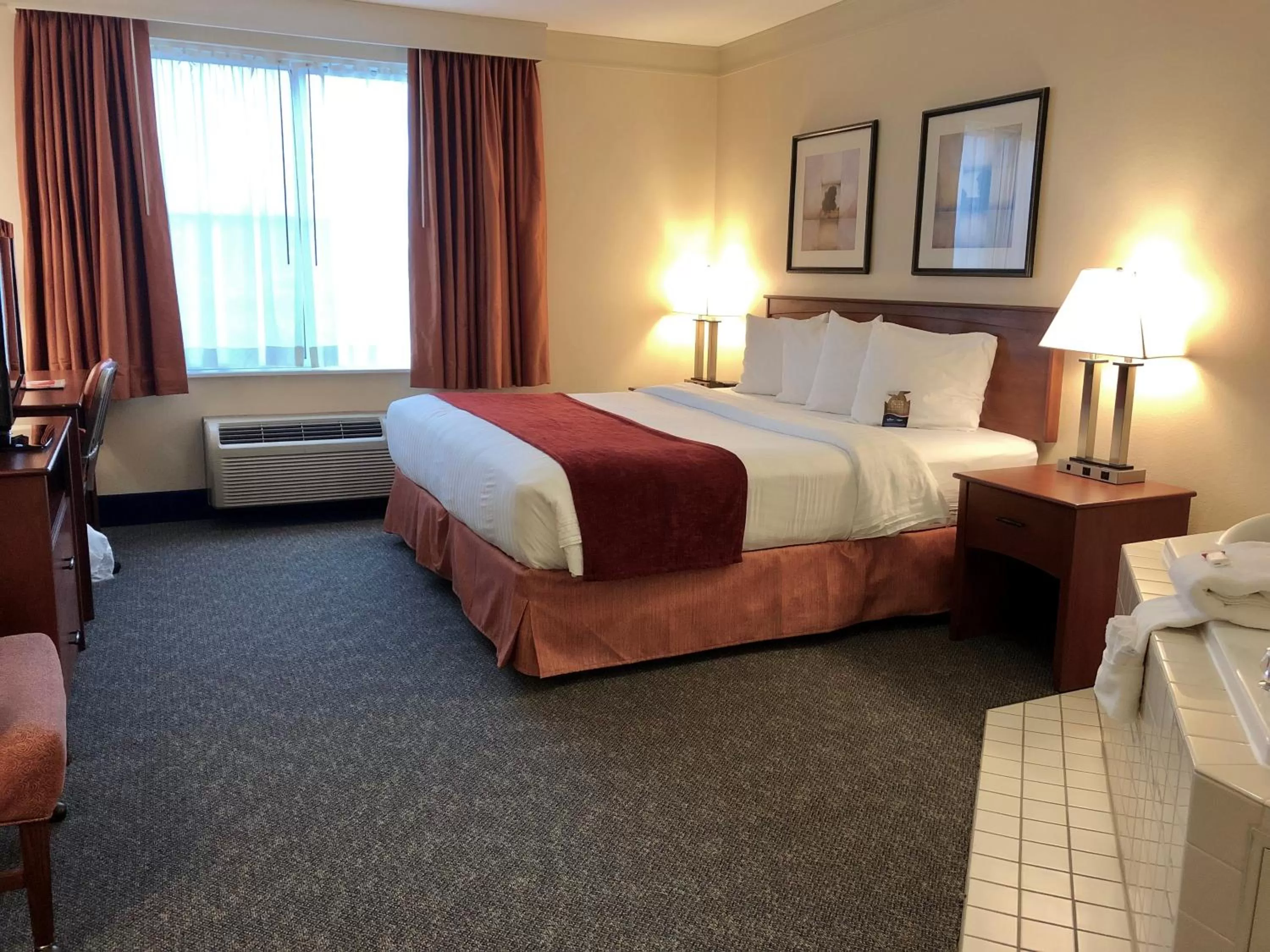 Bedroom, Bed in Baymont by Wyndham Grand Rapids SW/Byron Center