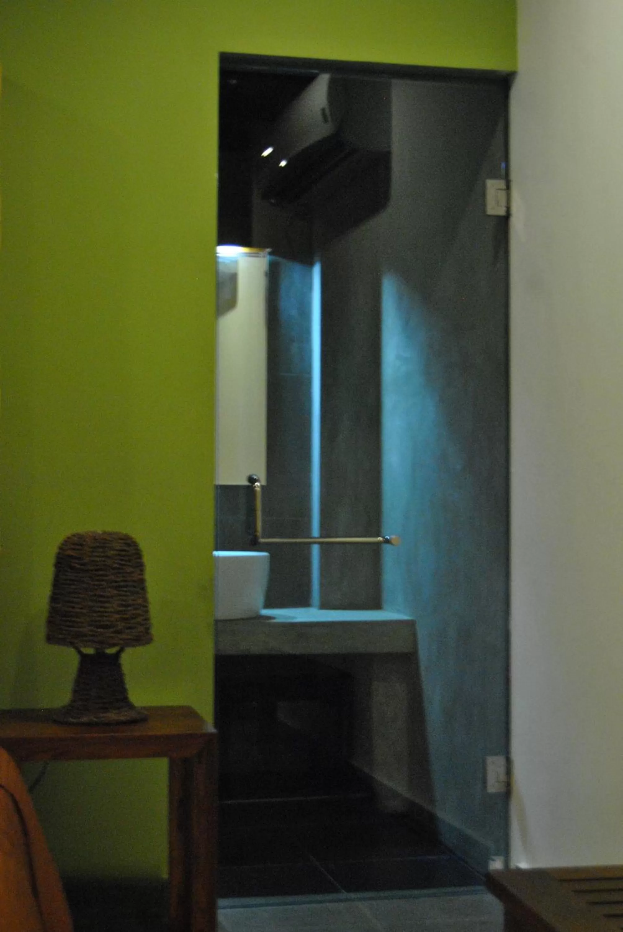 Bathroom, TV/Entertainment Center in The Canoe