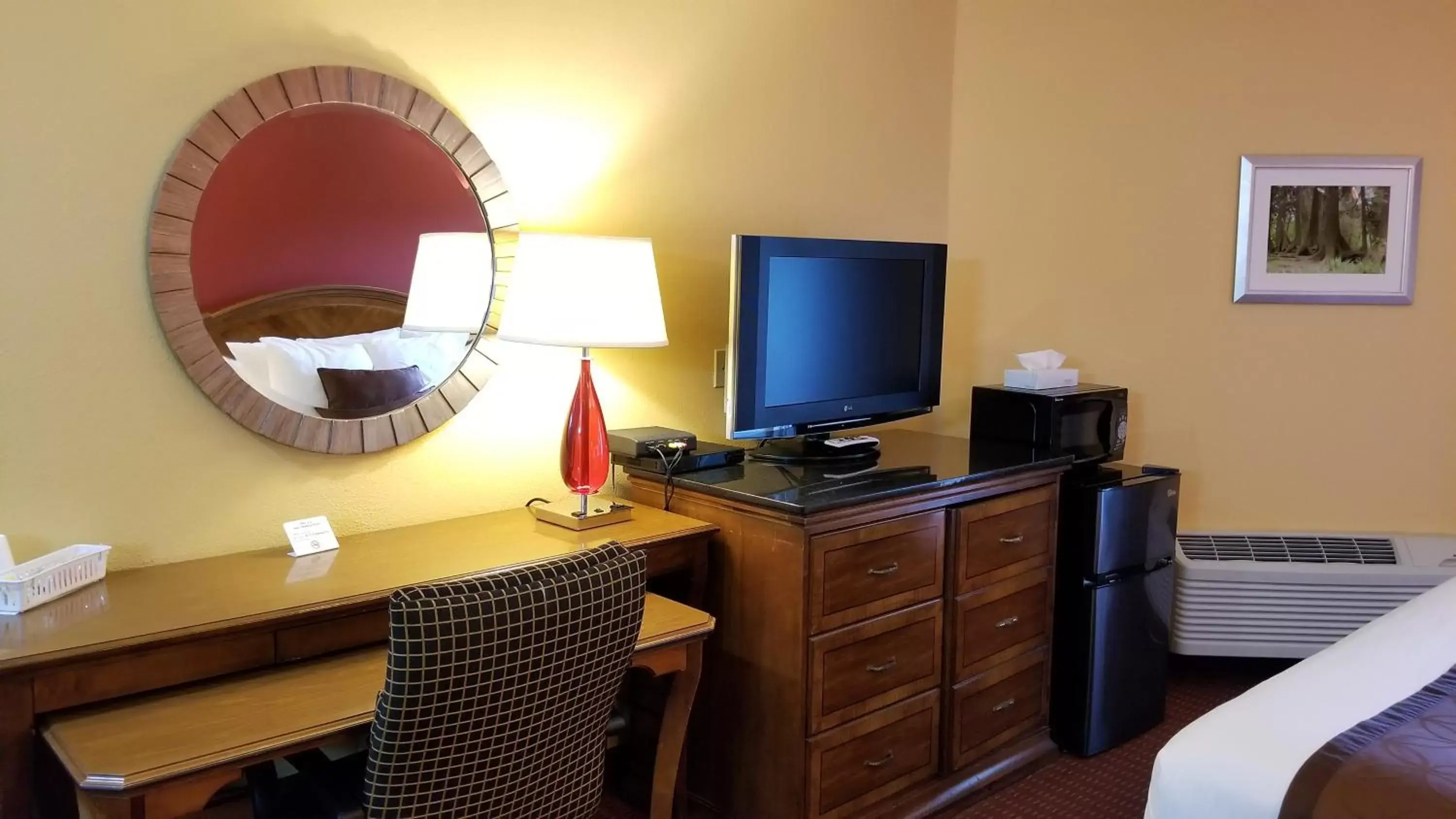 One King Deluxe with Sofa Bed - single occupancy - No Pets Allowed in Dew Drop Inn One King Deluxe with Sofa Bed - single occupancy - No Pets Allowed in Dew Drop Inn