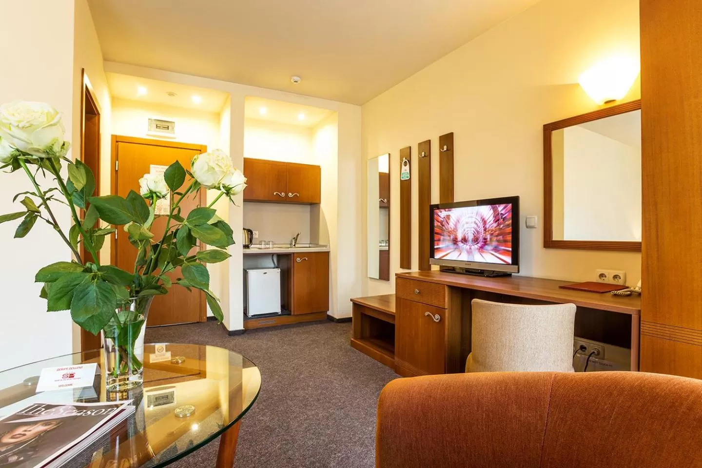 Seating area in Sofia Place Hotel by HMG