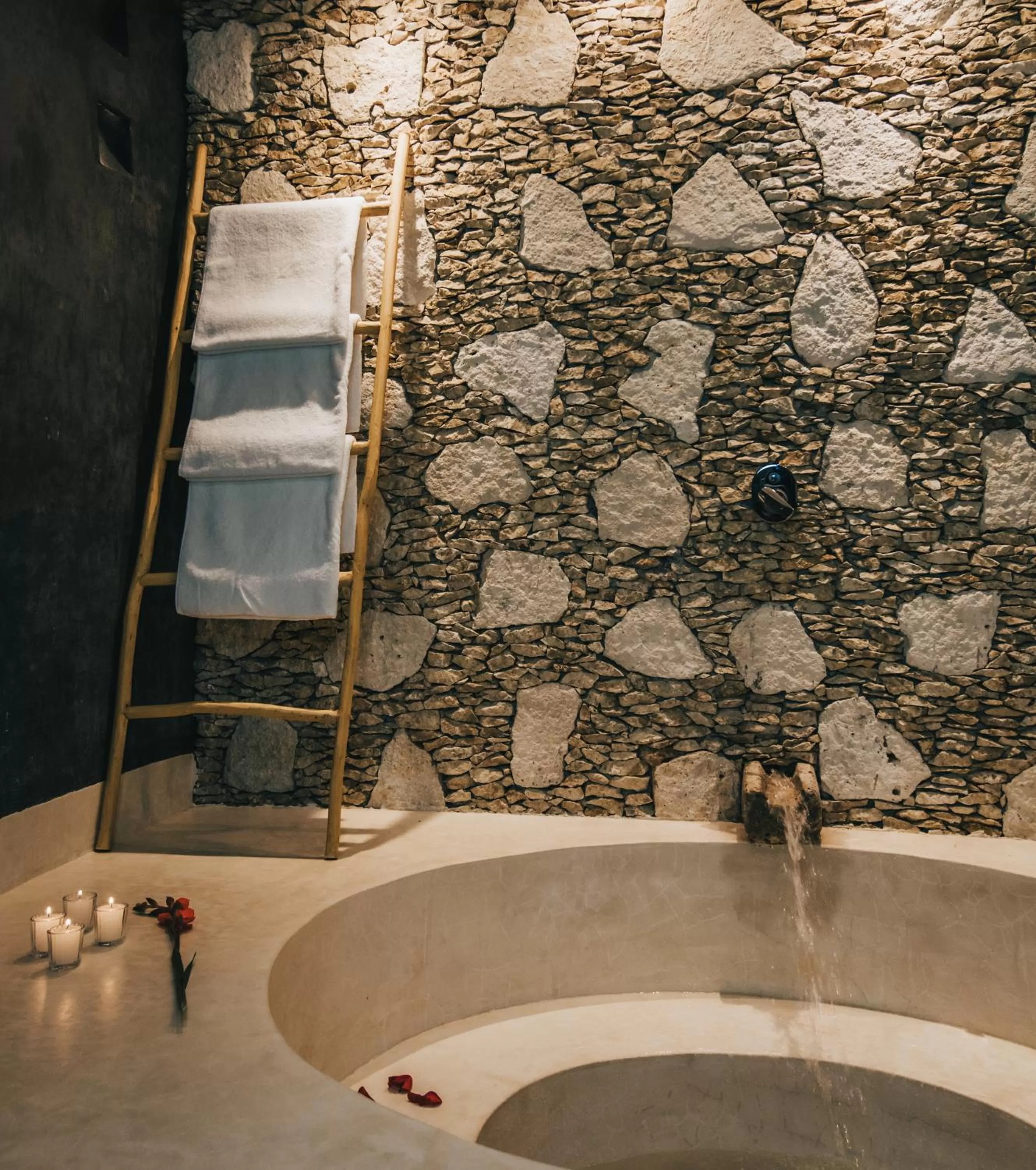 Shower in Ambre & Epices Jungle Hotel & Spa