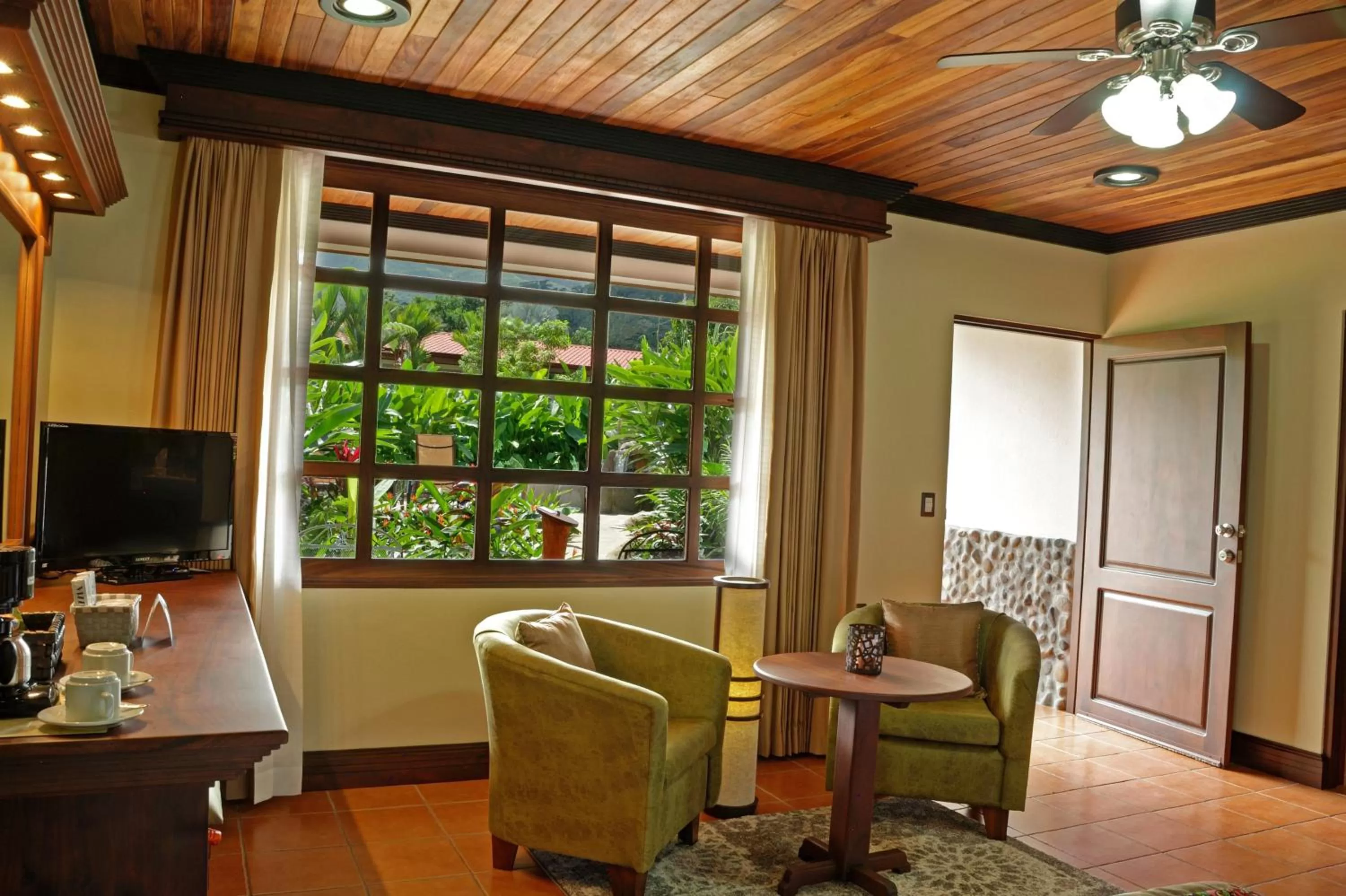 Living room in Volcano Lodge, Hotel & Thermal Experience