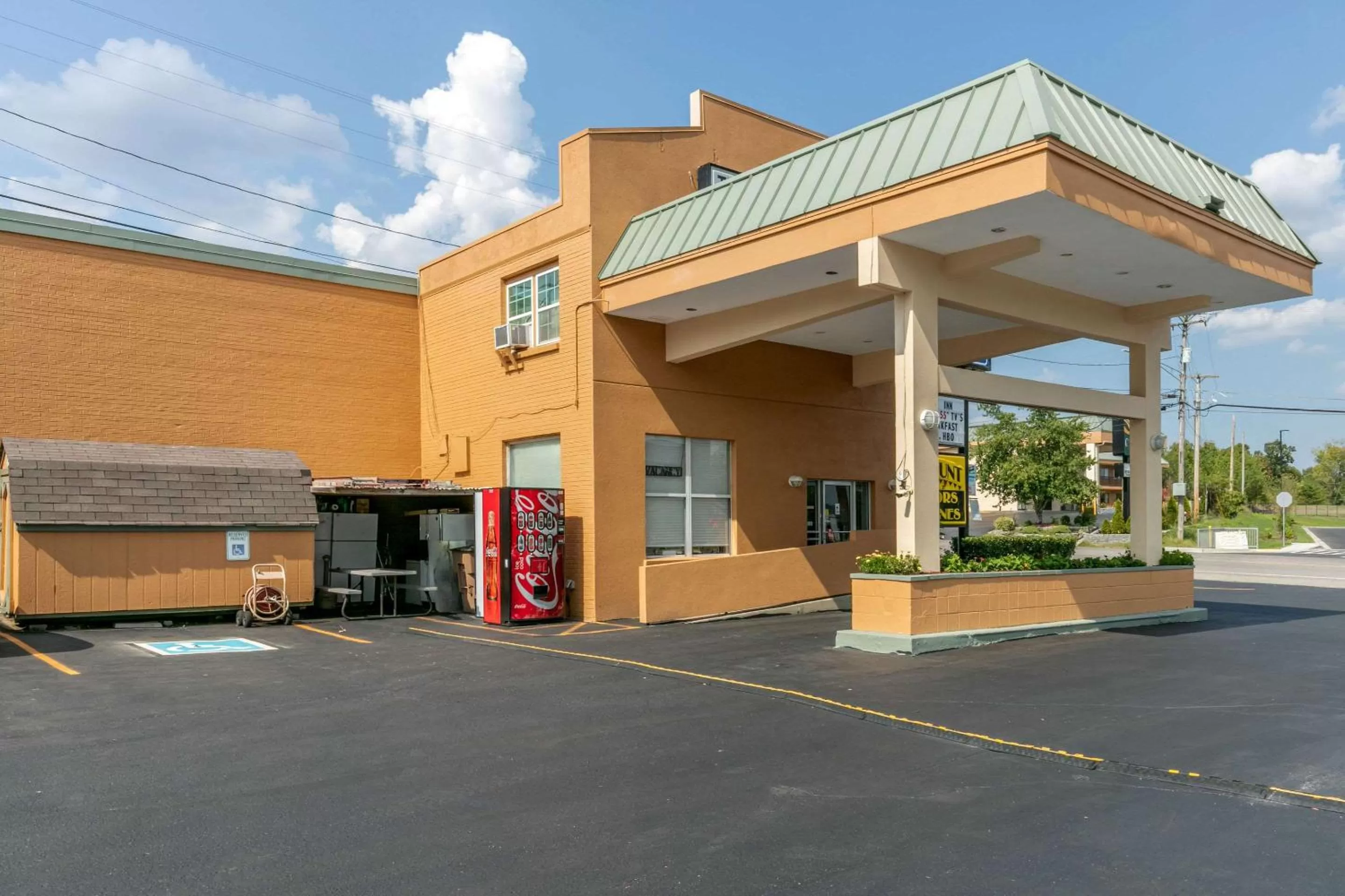 Property building in Rodeway Inn Kingston Springs