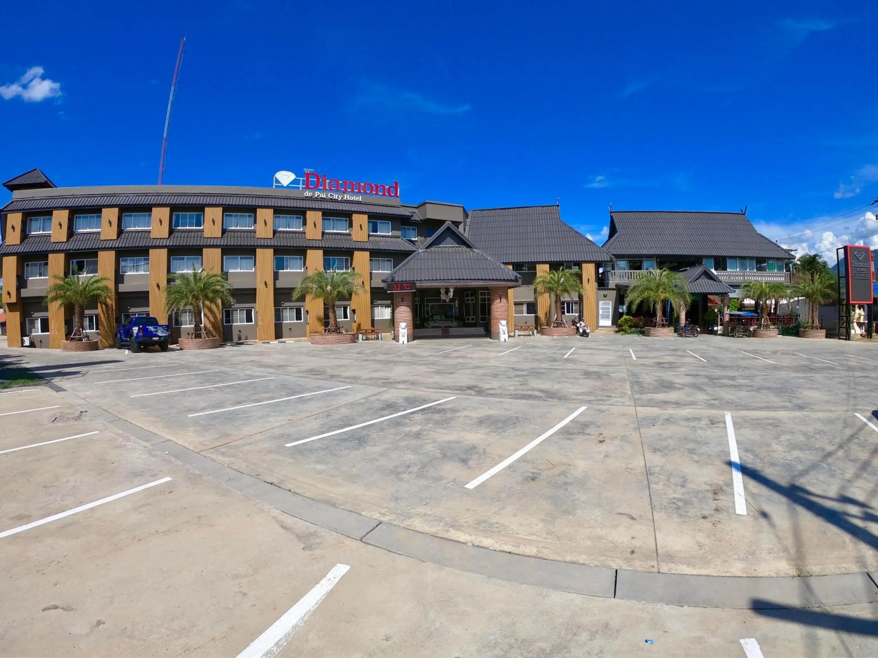 Staff in Diamond de pai