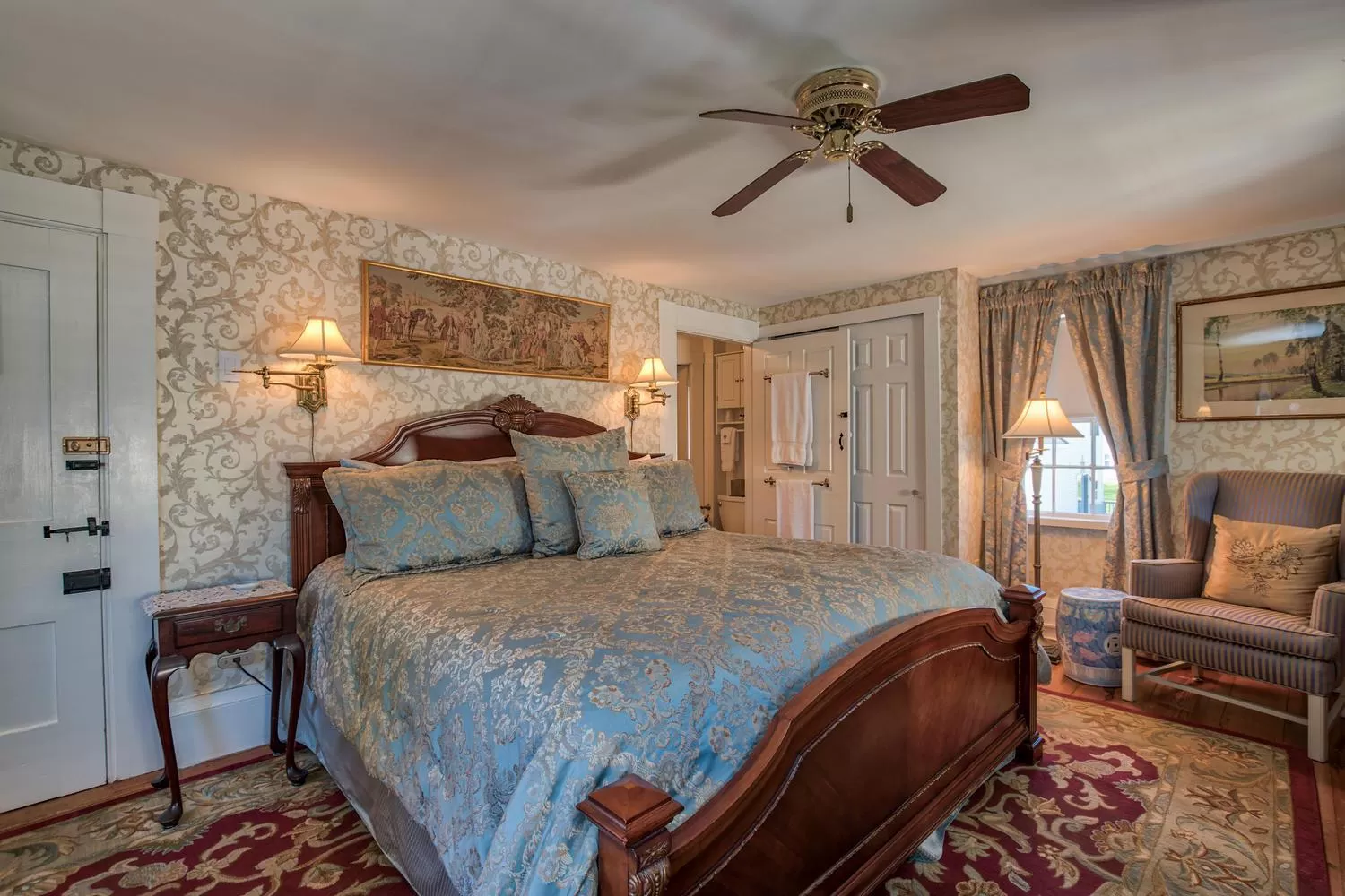 Bed in Holiday Guest House Bed & Breakfast