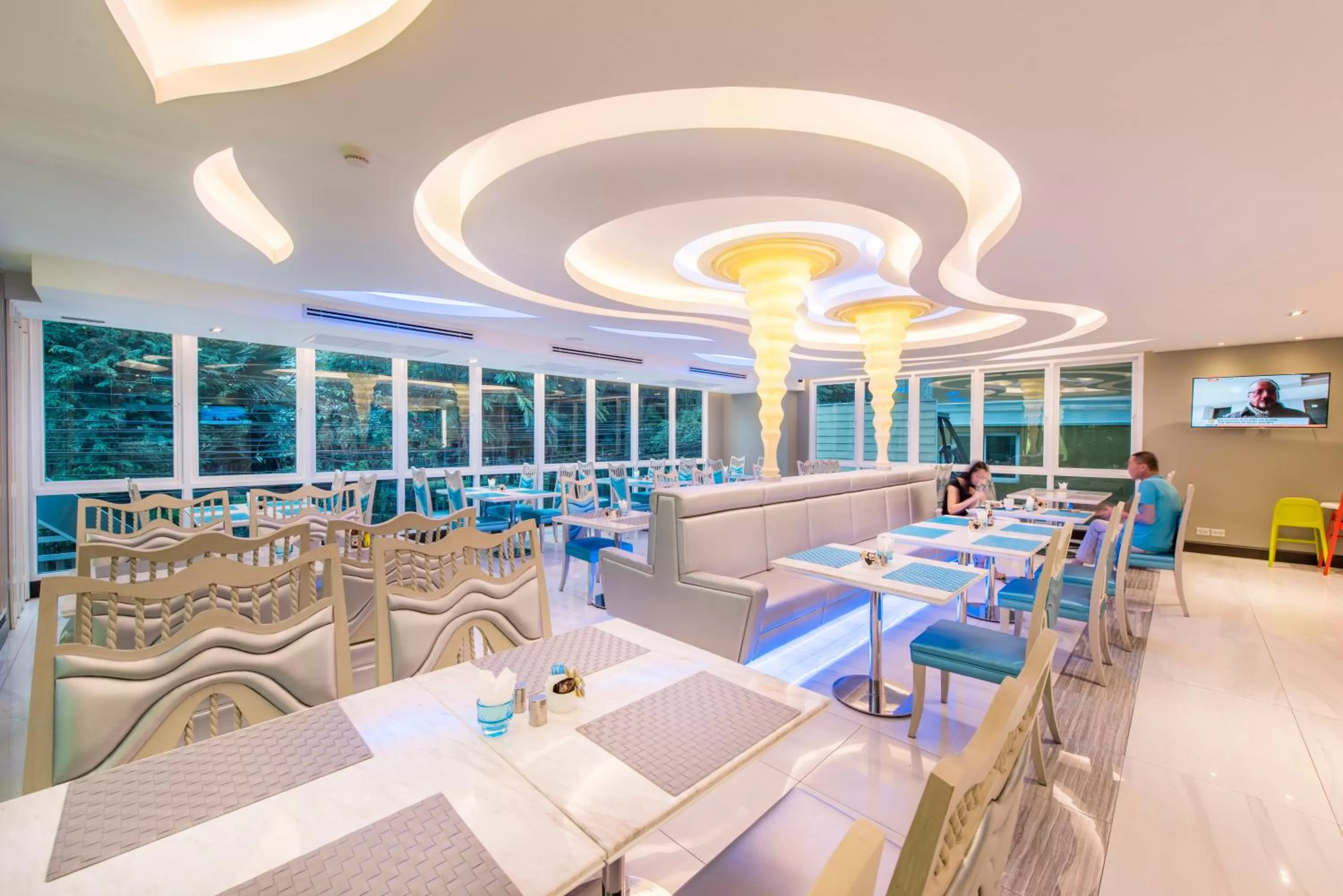 Restaurant/places to eat in Le Tada Parkview Hotel