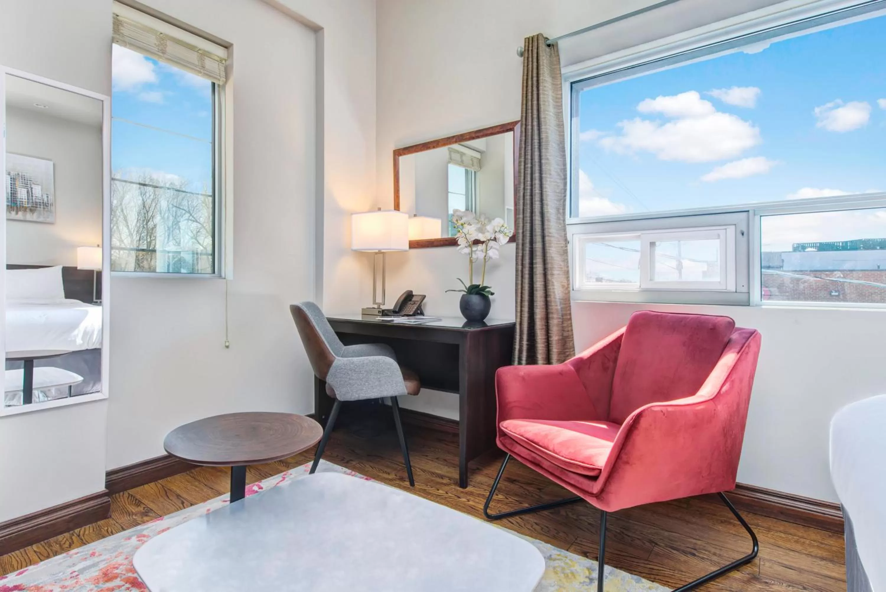 Seating area in Willowdale Hotel Toronto North York