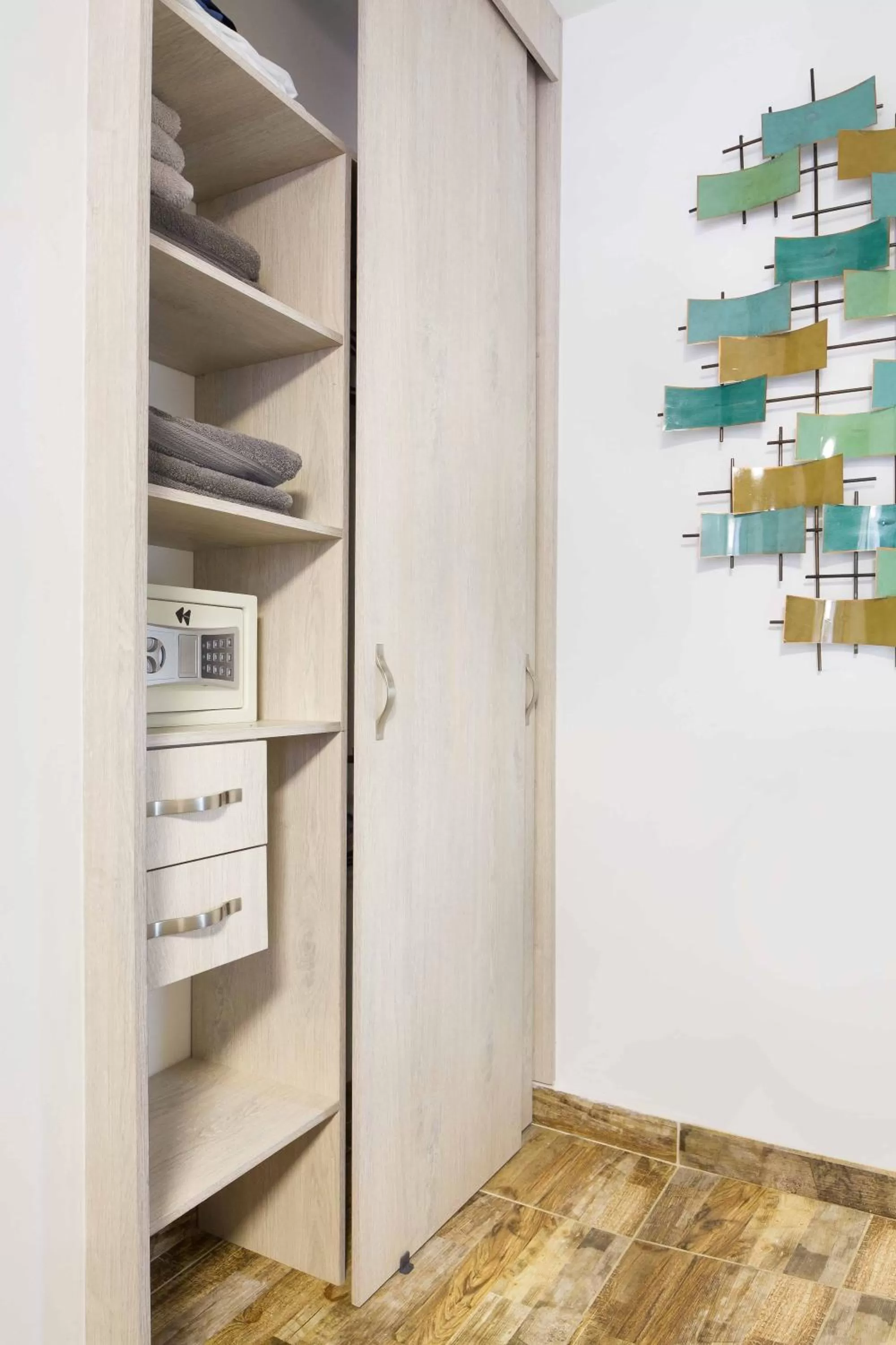 Bedroom, TV/Entertainment Center in Miracle