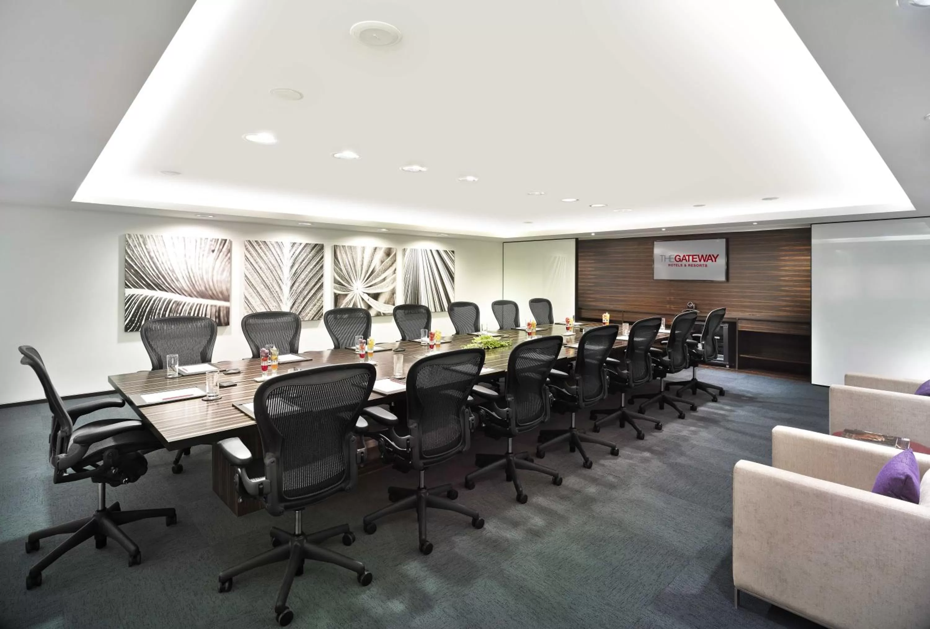 Business facilities in Vivanta Chennai IT Expressway OMR