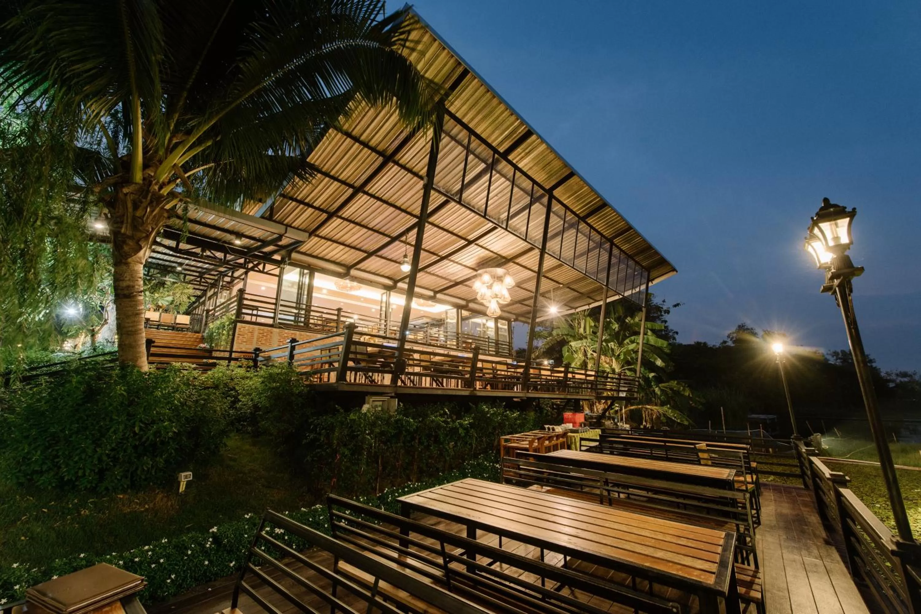 Restaurant/places to eat in Sakarin Valley Resort