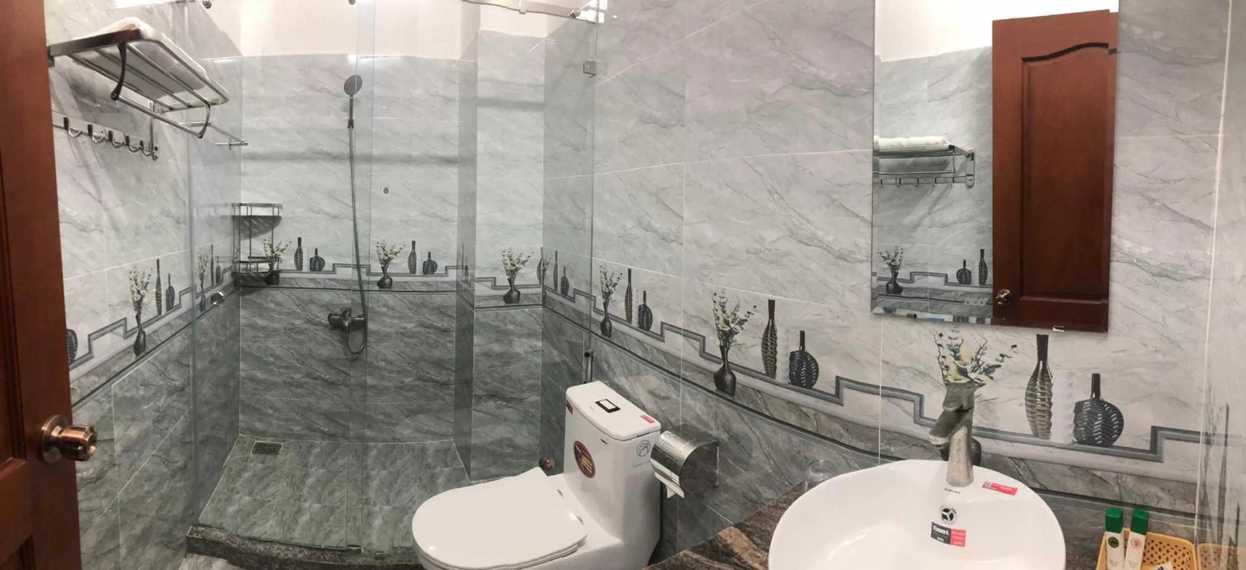 Bathroom in Khách sạn Nguyên Long