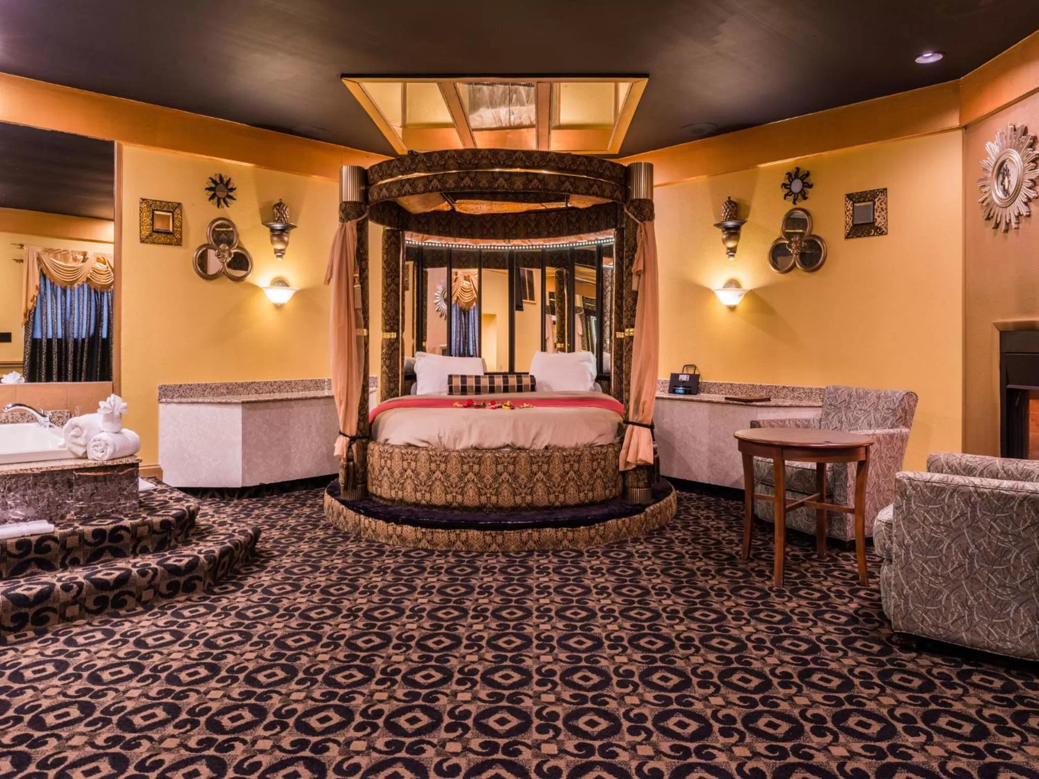 Photo of the whole room, Bed in Inn of The Dove Romantic Luxury & Business Suites