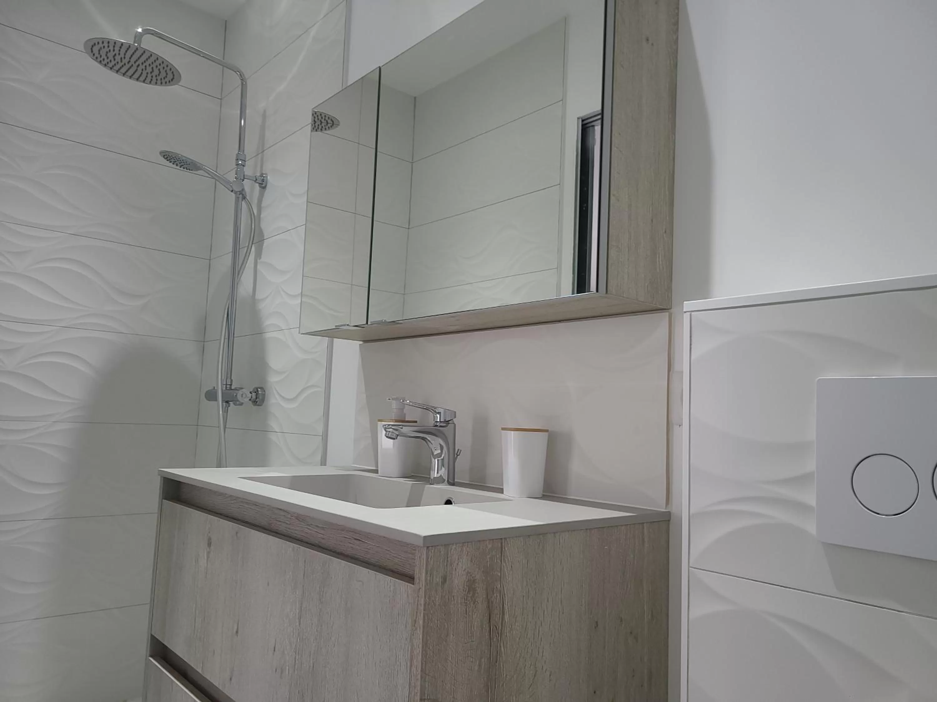 Shower in L'escale Romanesque