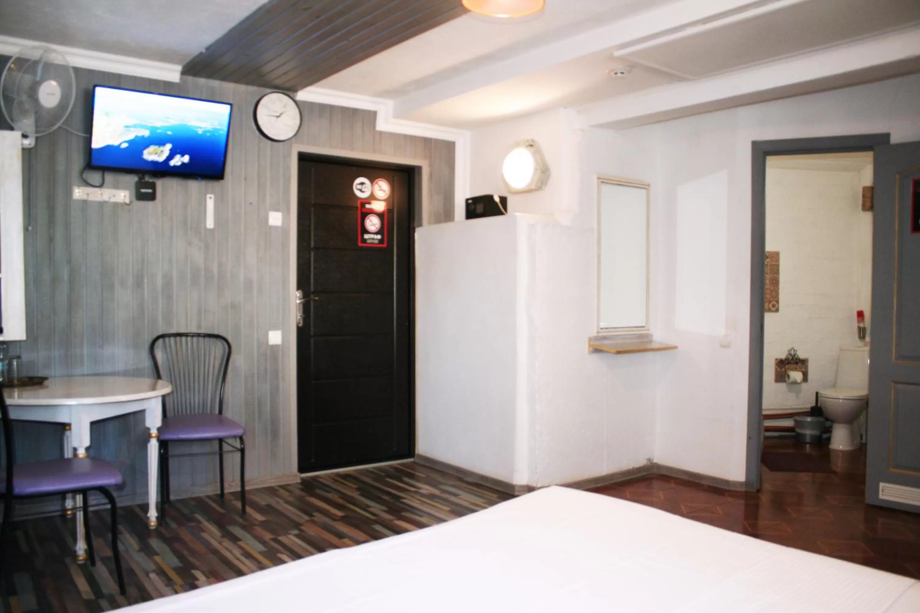 TV and multimedia, Bed in MAMBA HOTEL - готель в укритті