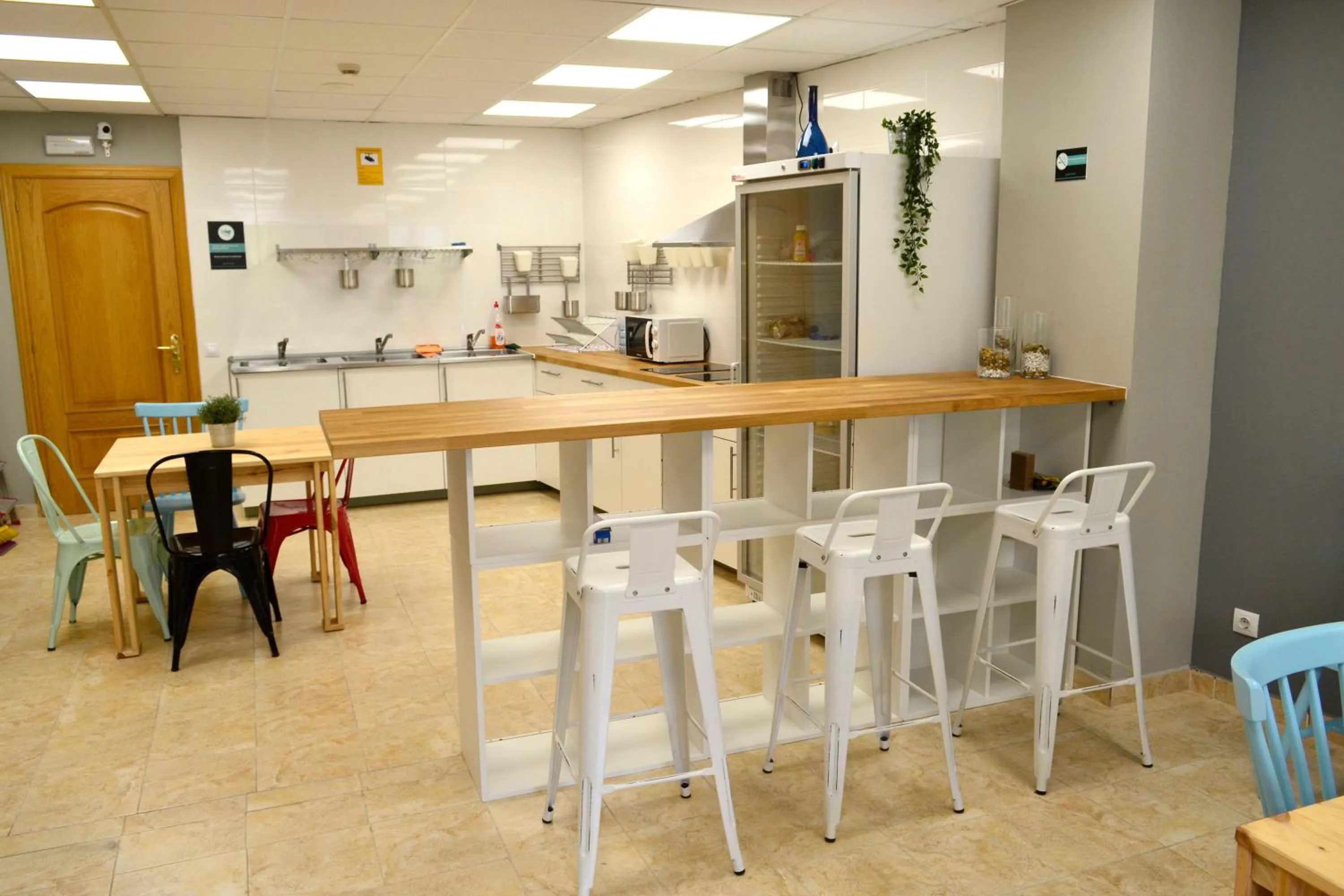 Communal kitchen in Alda Estella Hostel