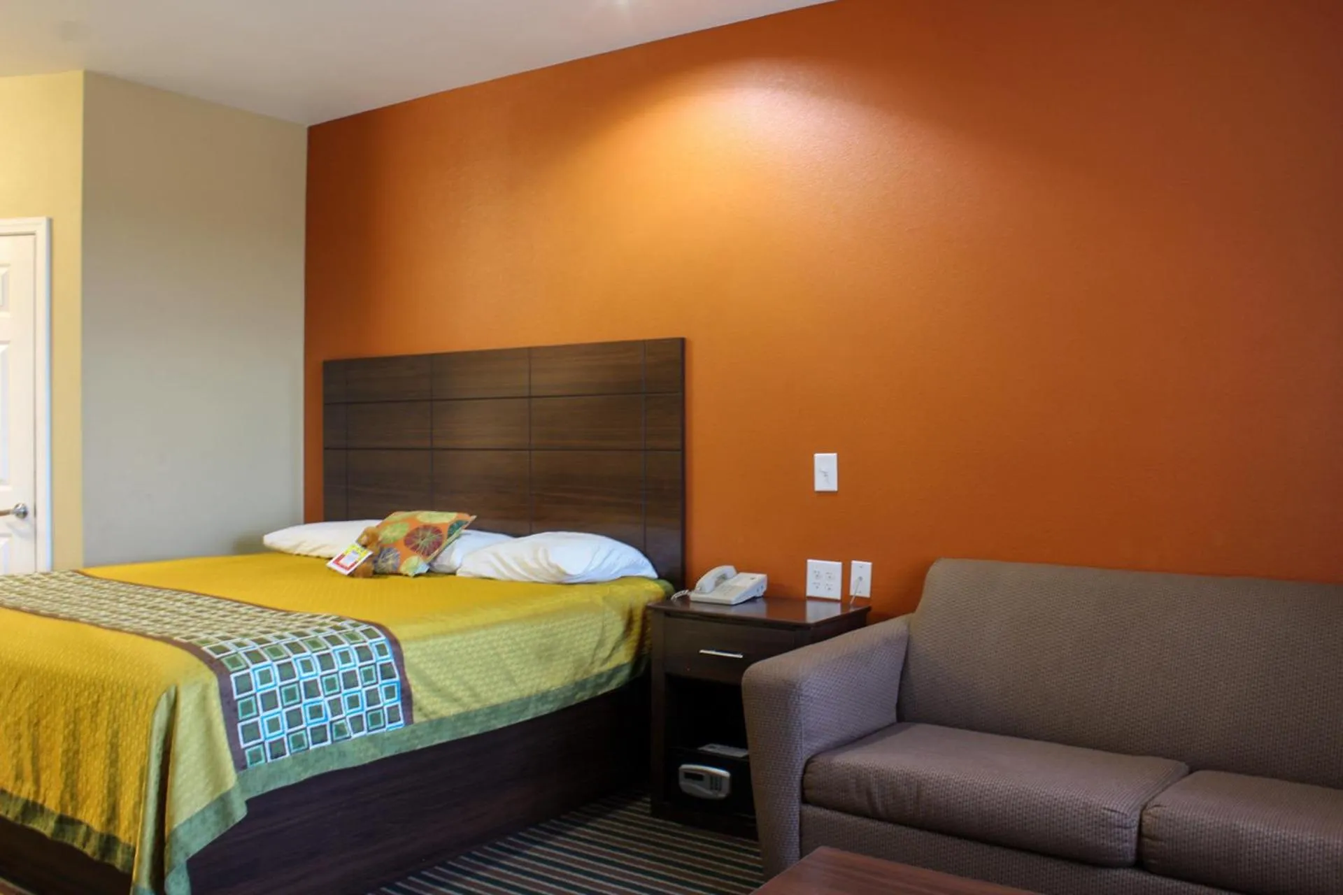 King Suite in The Bungalows Hotel & Event Center at Lakeline Austin / Cedar Park