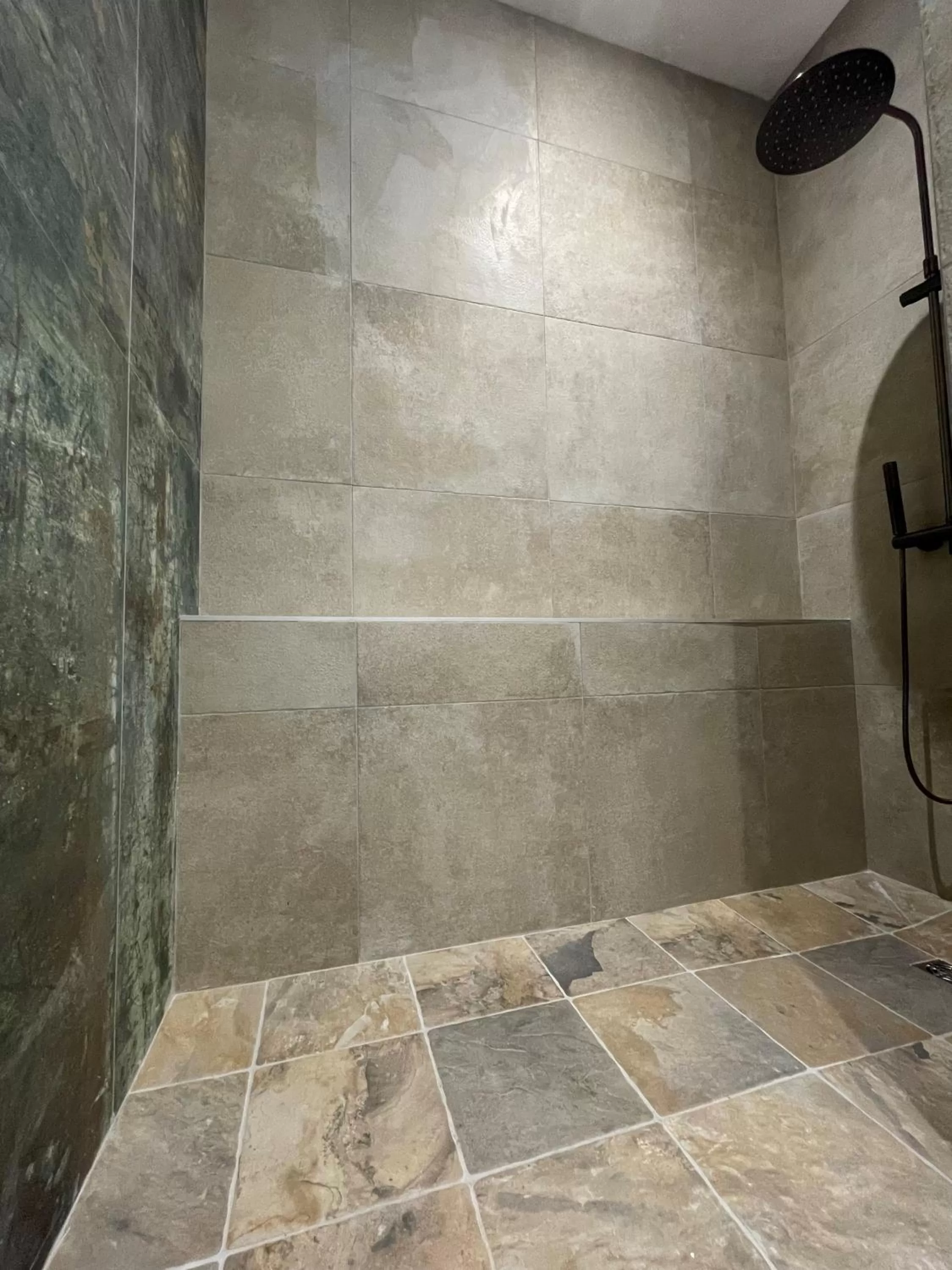 Bathroom in Château de Neyran chambre d'hôtes & Spa