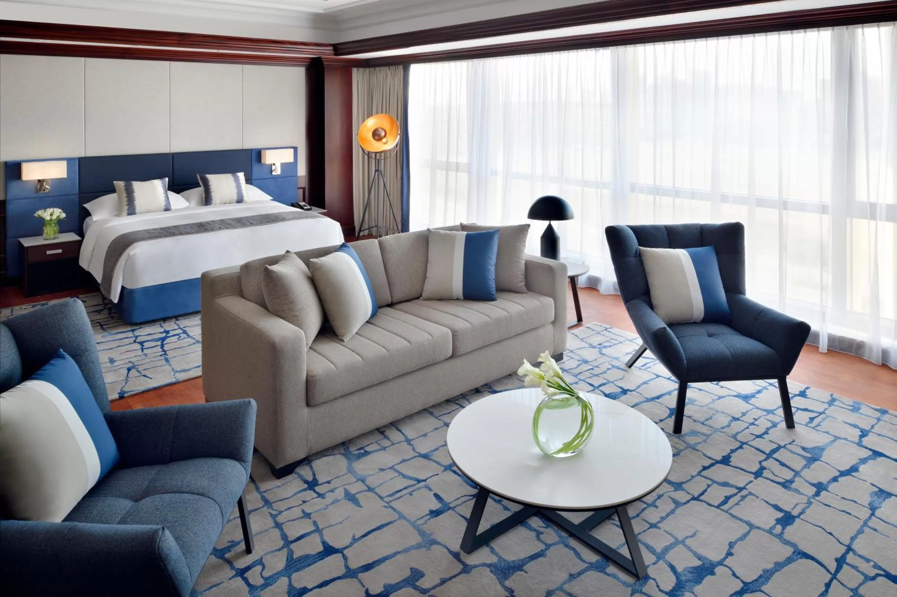 Bedroom, Bed in Mövenpick Hotel & Apartments Bur Dubai