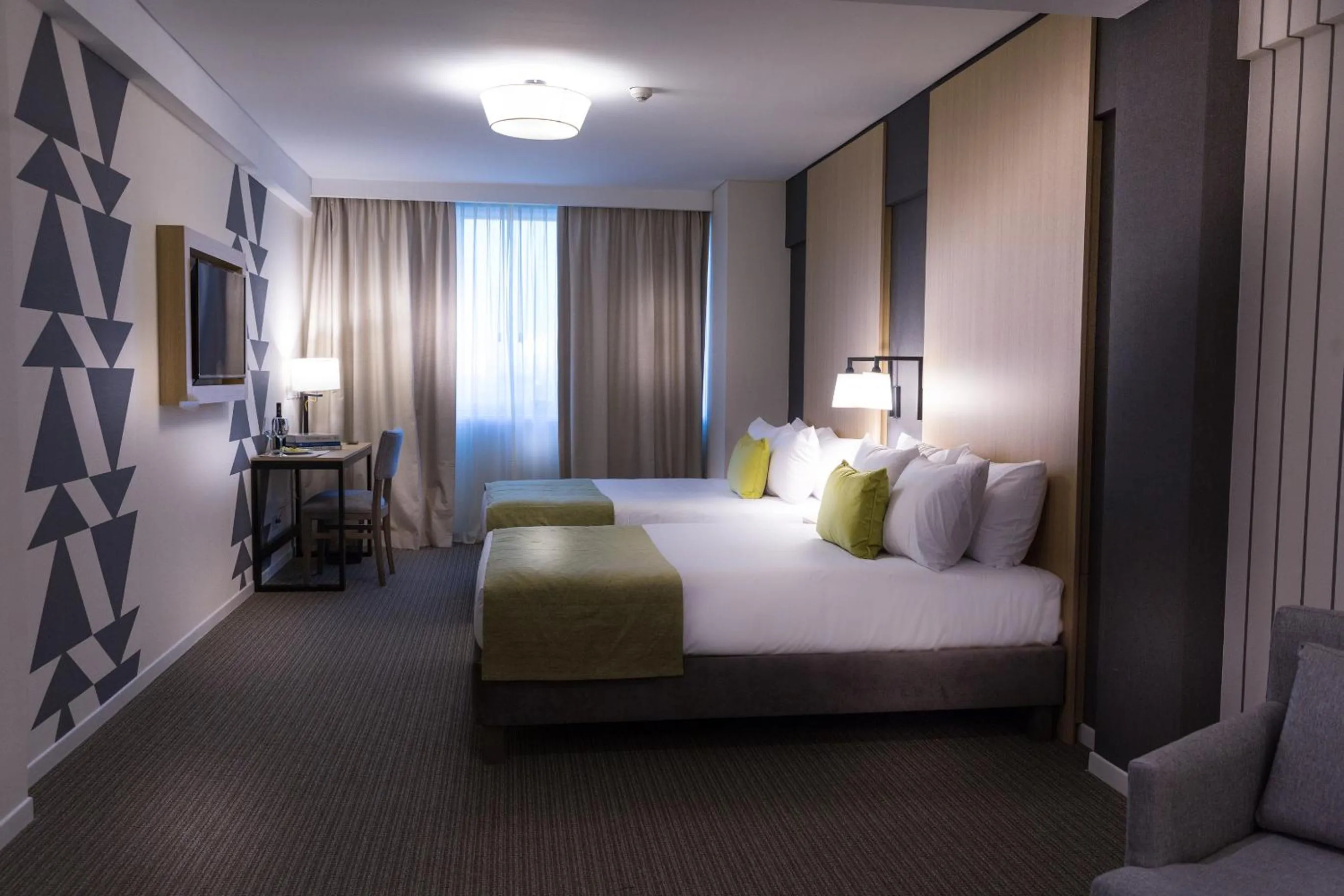 Photo of the whole room, Bed in Howard Johnson Plaza Buenos Aires