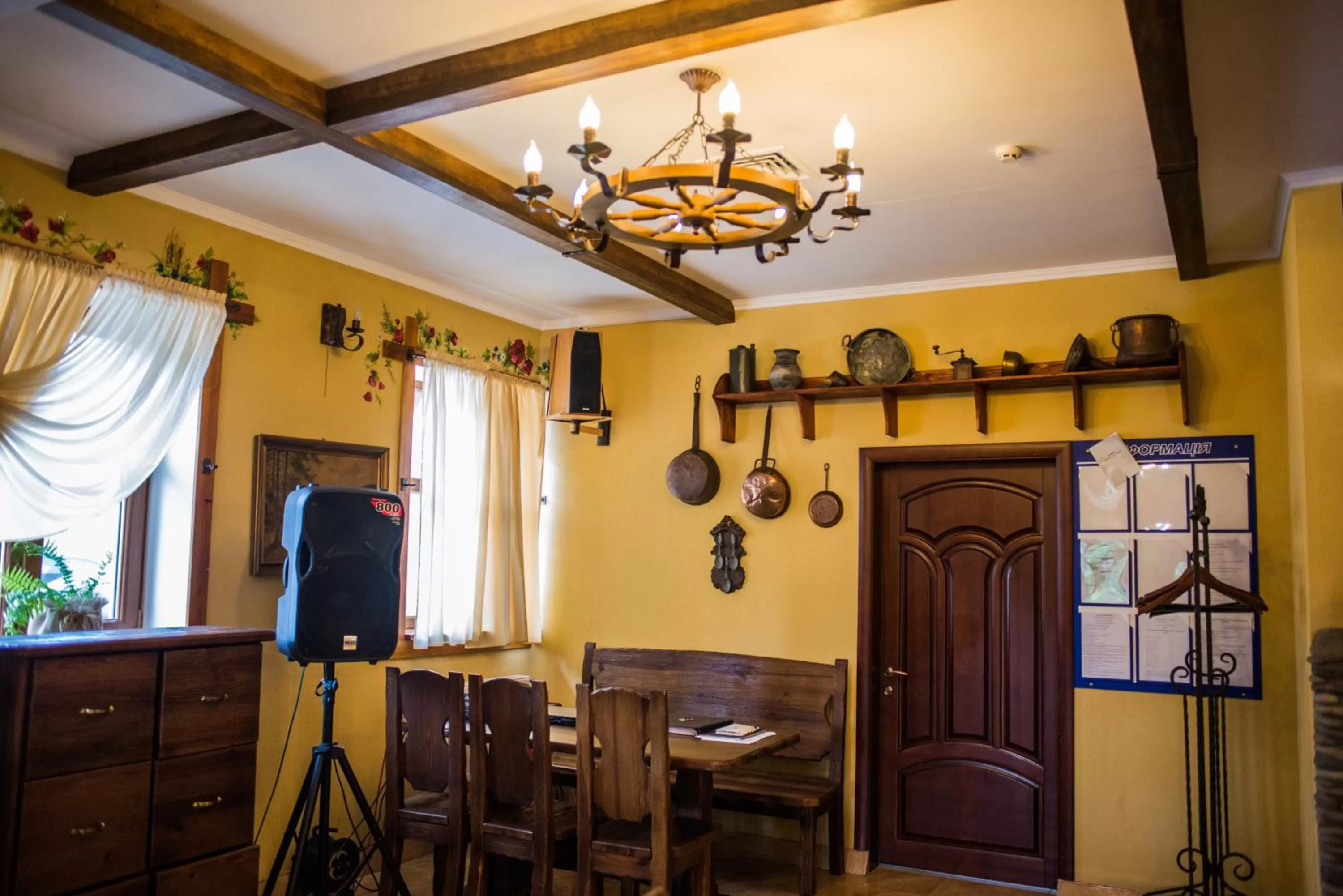 Restaurant/places to eat, TV/Entertainment Center in Stara Vezha Hotel