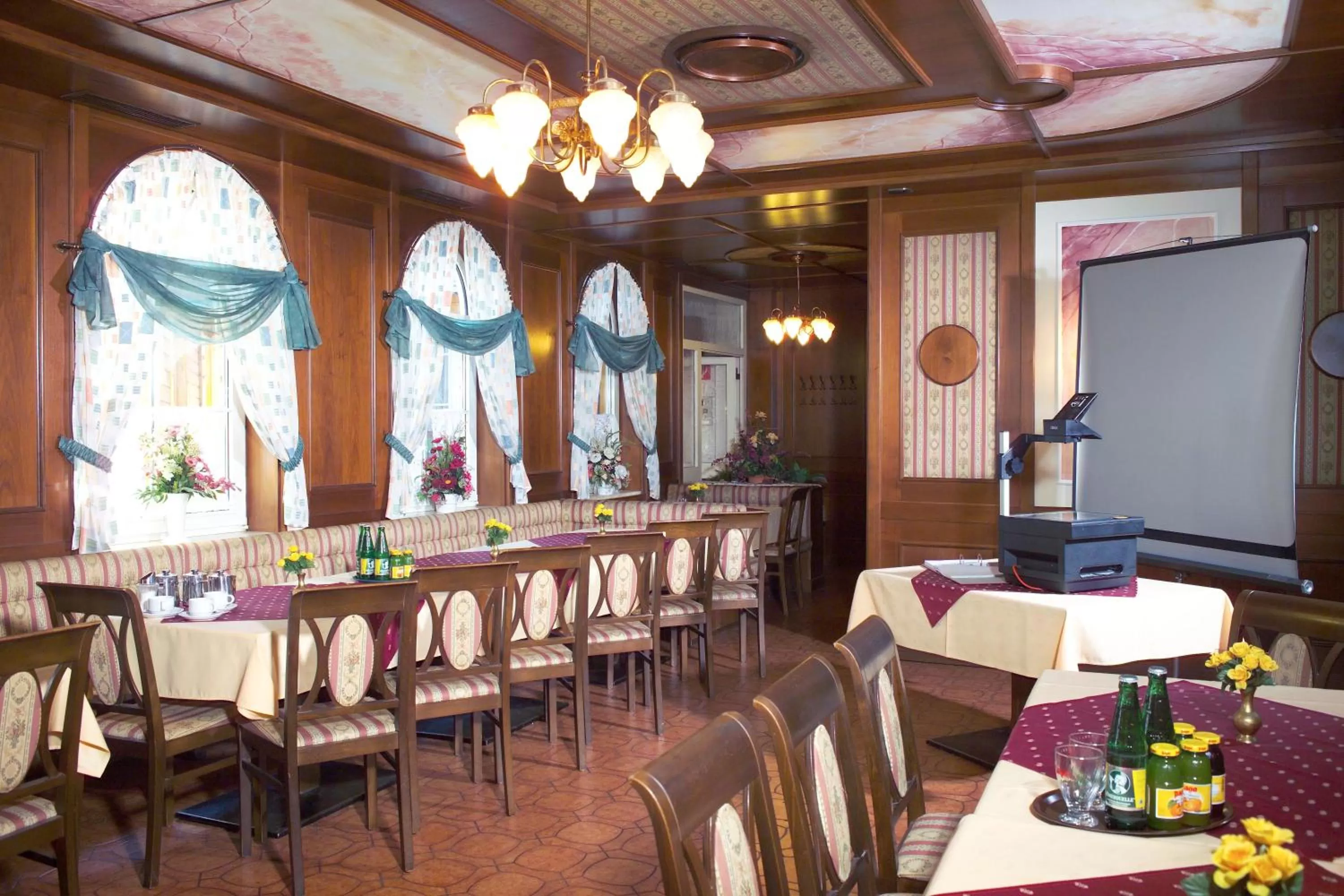 Restaurant/places to eat in Hotel Restaurant Wallner I contactless check-in