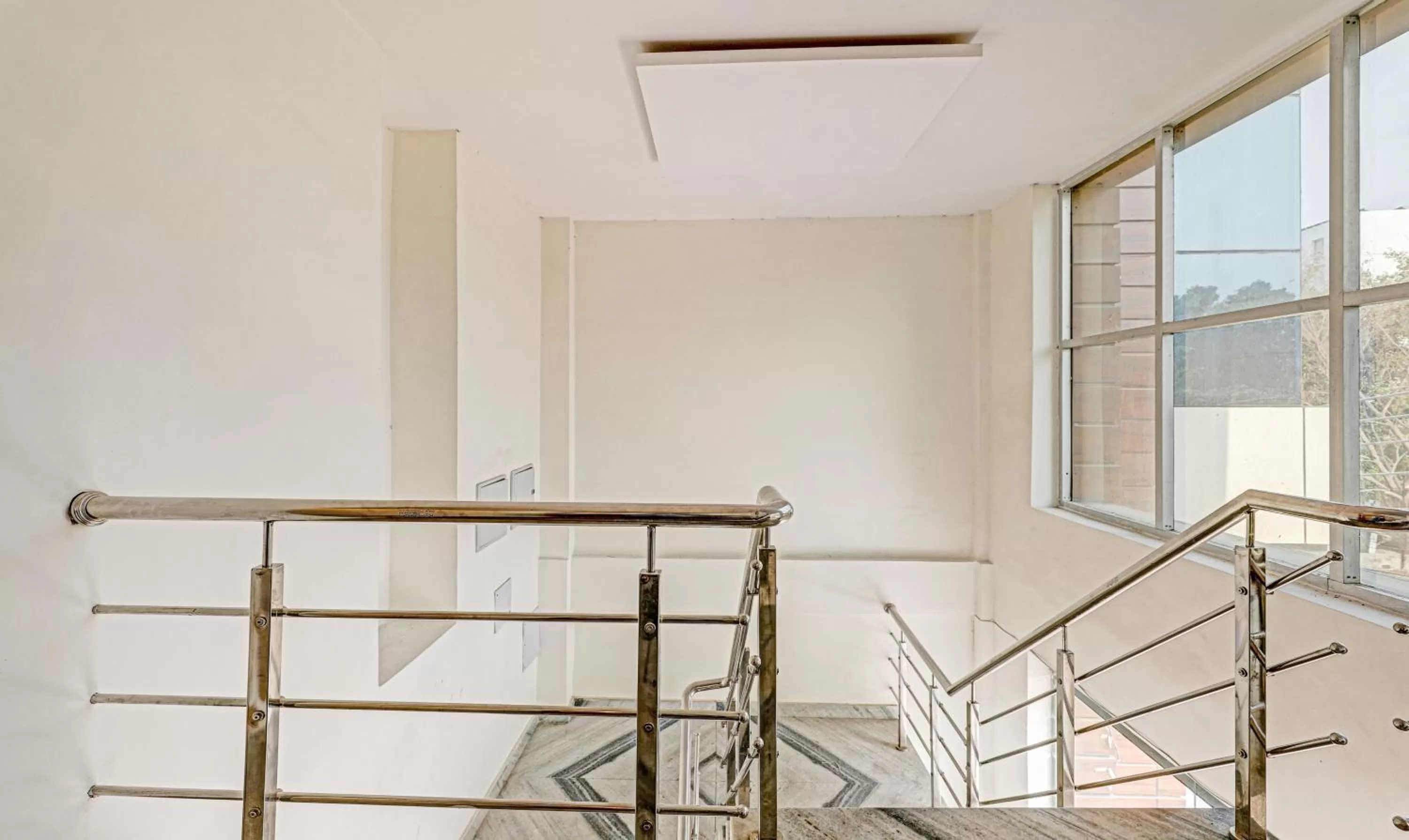 Treebo Trend Silver Stallion