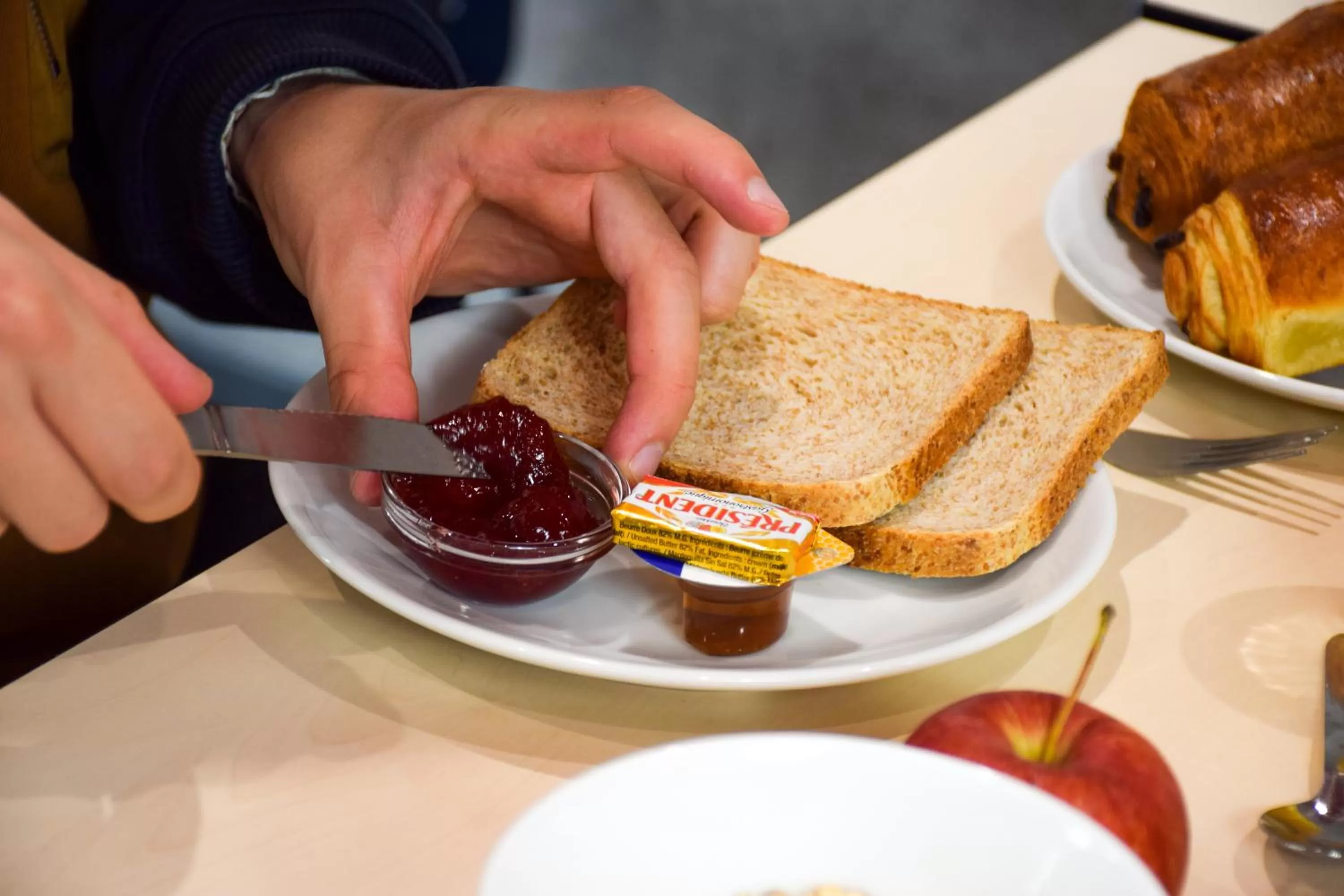 Buffet breakfast in ibis Budget Millau Viaduc